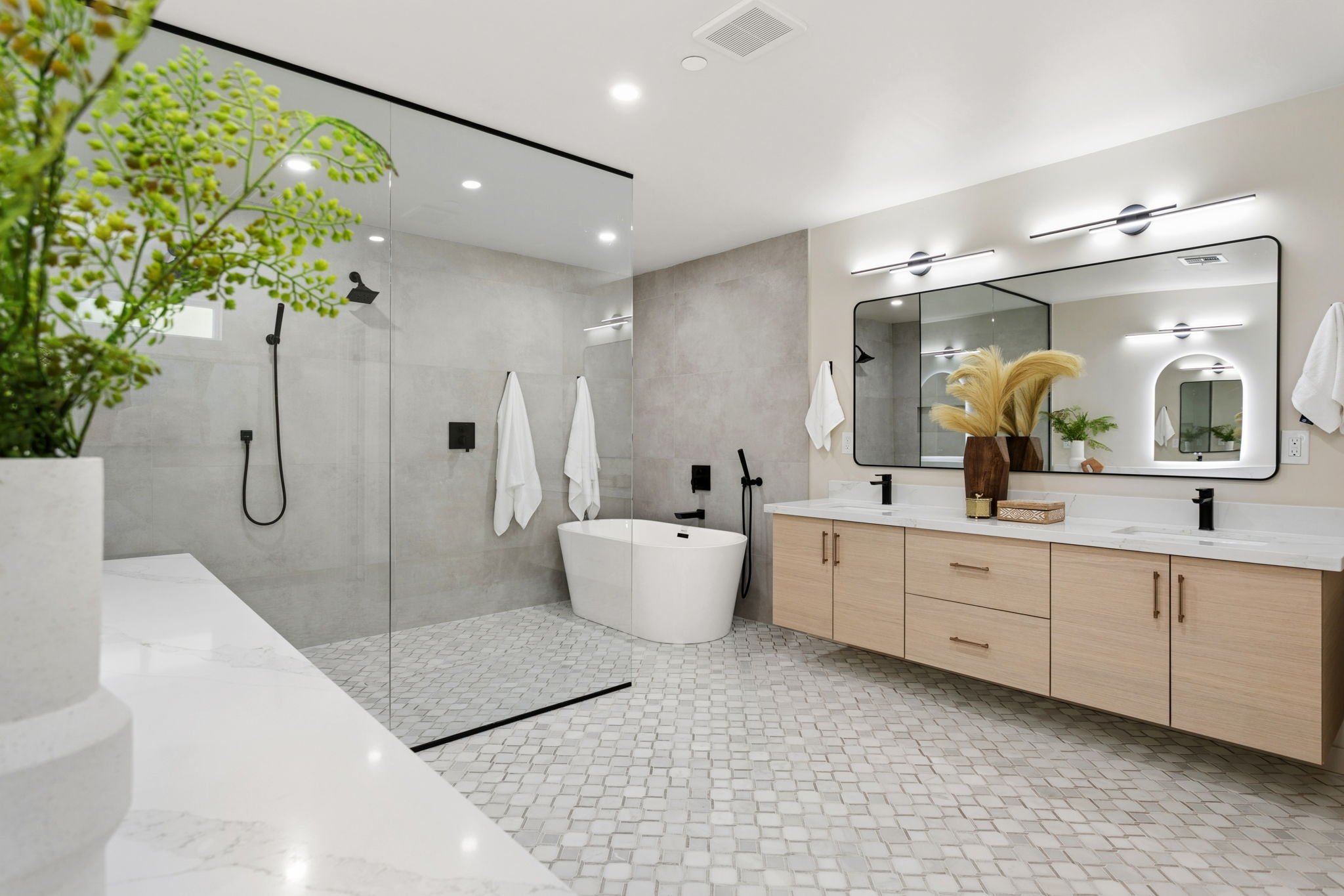 27-web-or-mls-8202-e-mackenzie-dr 2.JPG