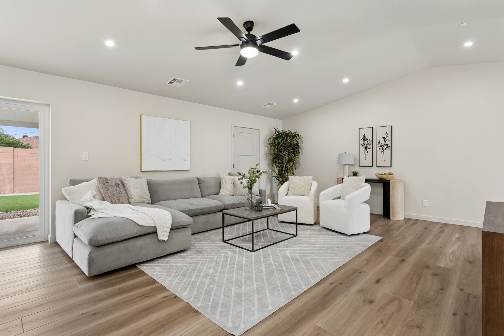 11-web-or-mls-8202-e-mackenzie-dr 2.JPG