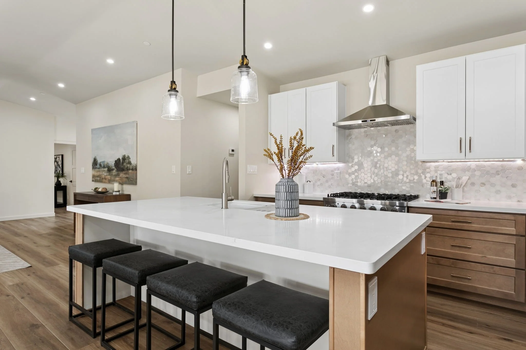 18-web-or-mls-8202-e-mackenzie-dr 2.JPG