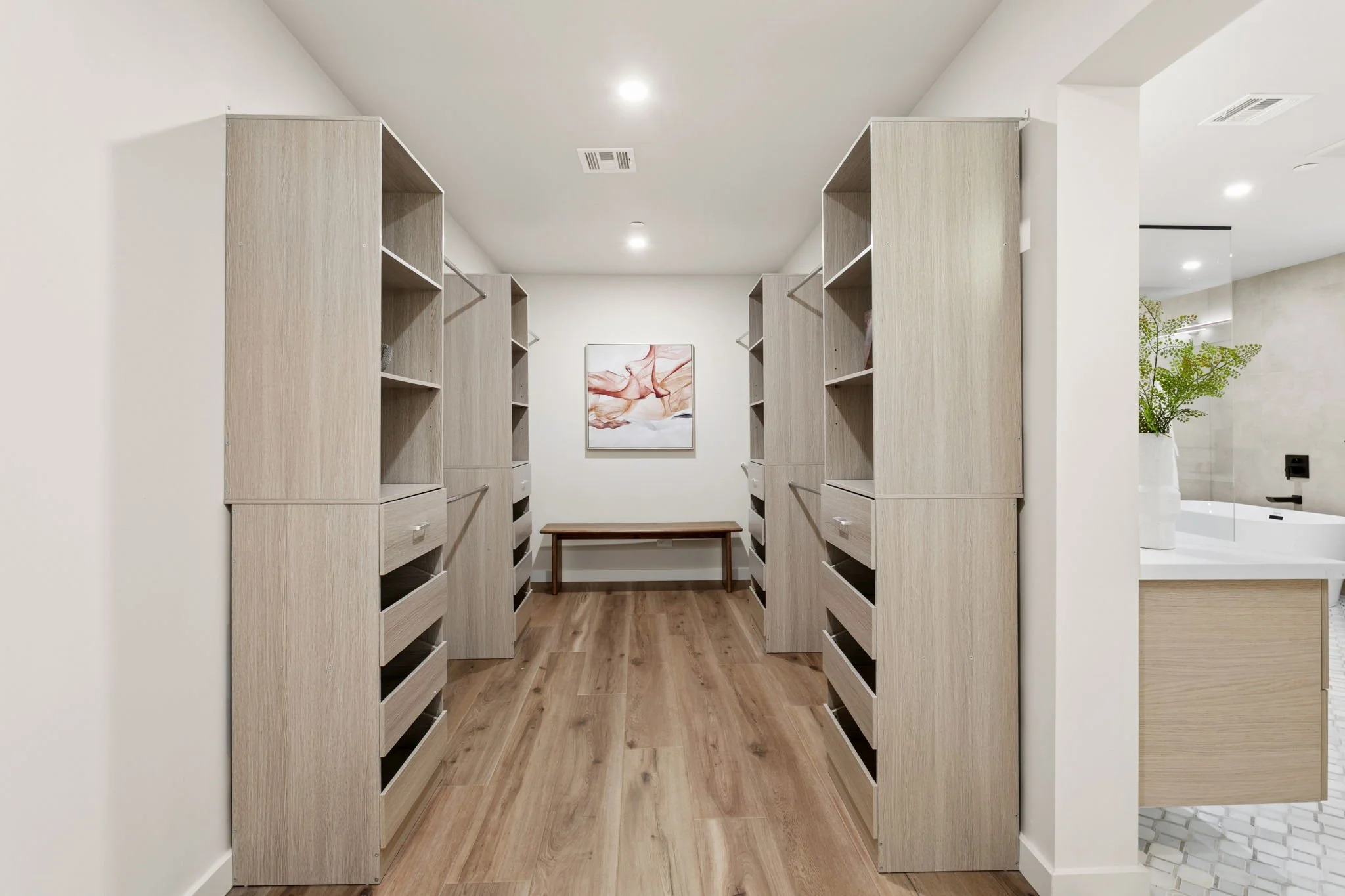 26-web-or-mls-8202-e-mackenzie-dr 2.JPG