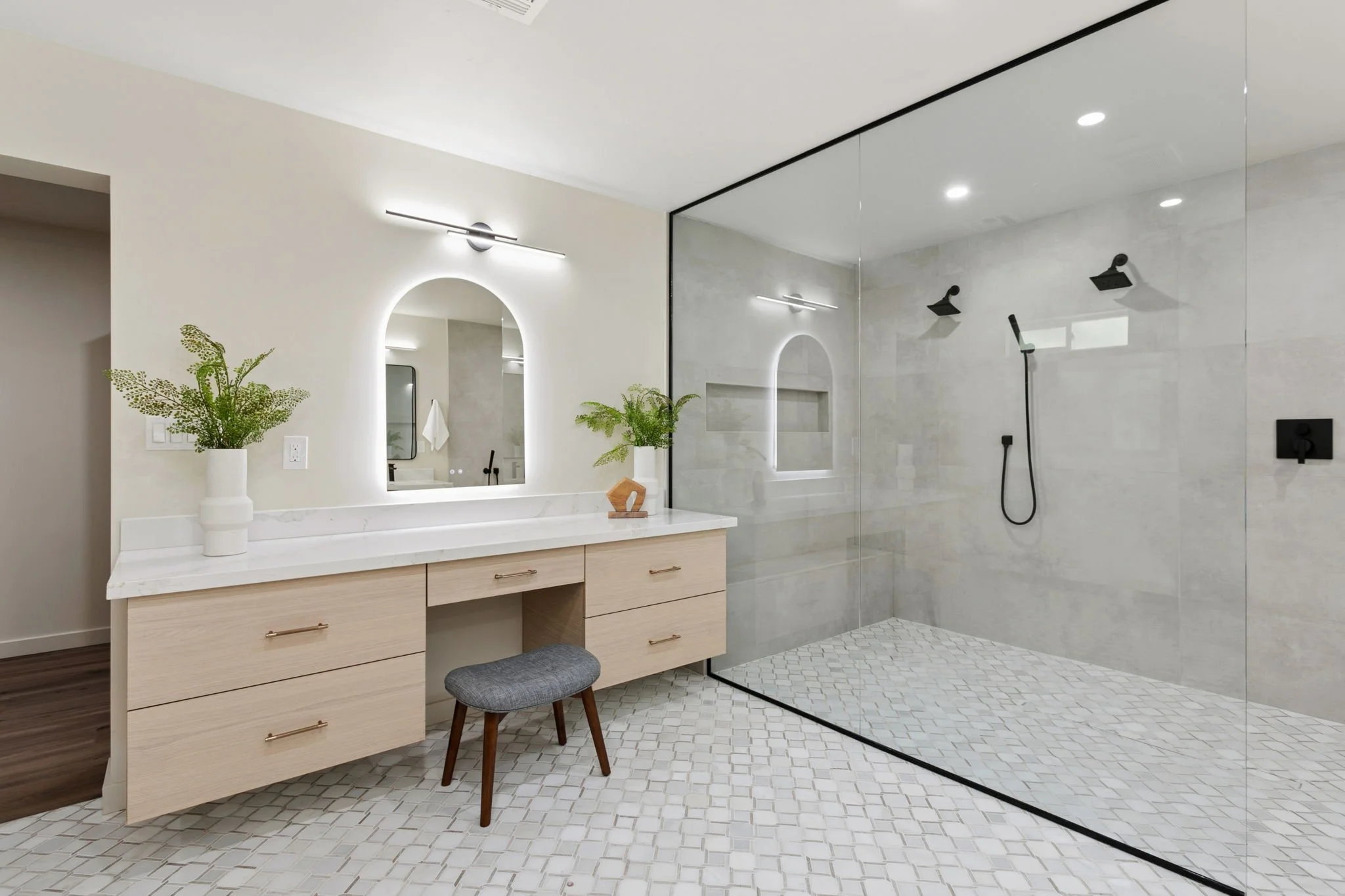 28-web-or-mls-8202-e-mackenzie-dr 2.JPG