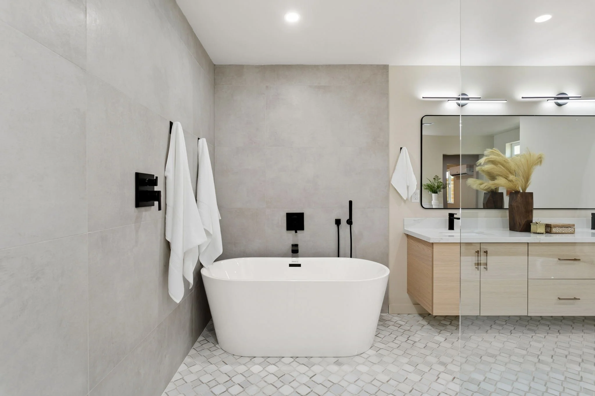 30-web-or-mls-8202-e-mackenzie-dr 2.JPG
