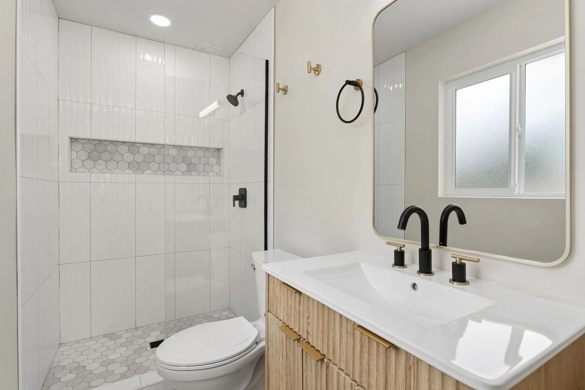 38-web-or-mls-8202-e-mackenzie-dr 2.JPG