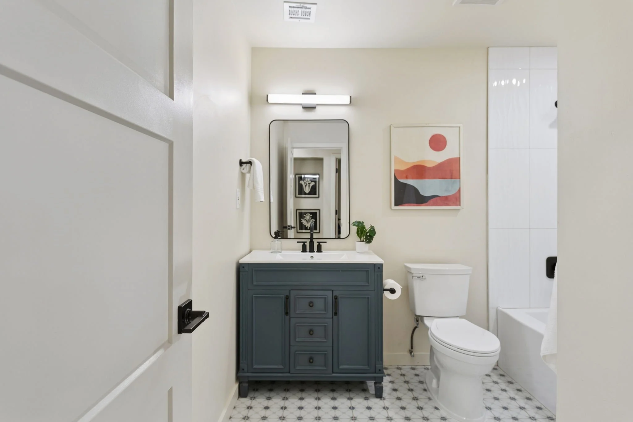 34-web-or-mls-8202-e-mackenzie-dr 2.JPG