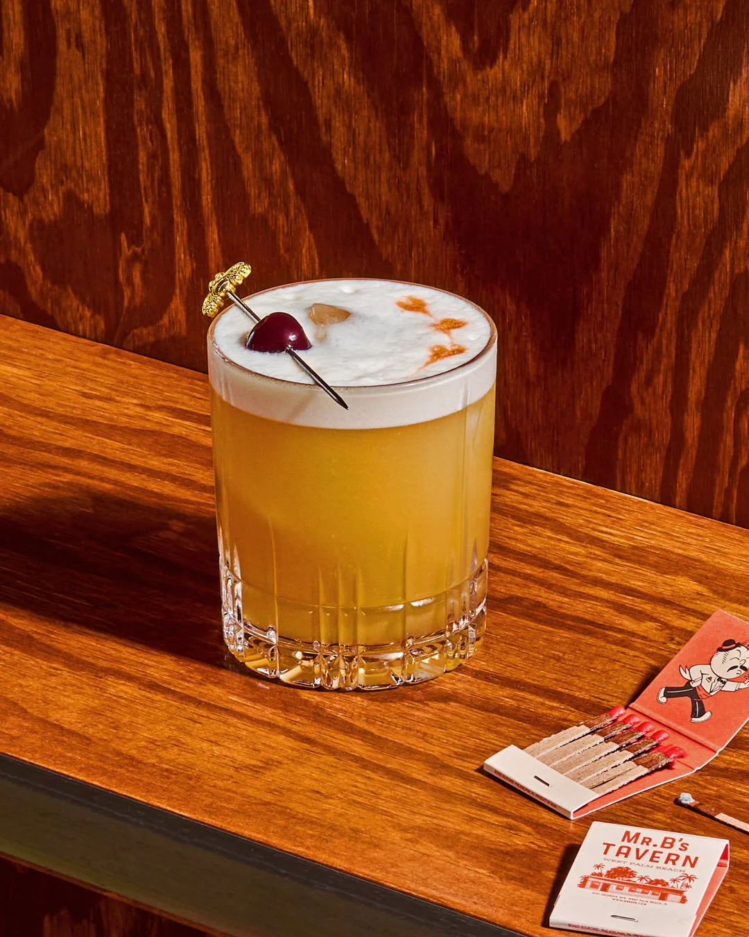 restaurant beverage photo of a cocktail / shot by commercial food photographer Ali Redmond