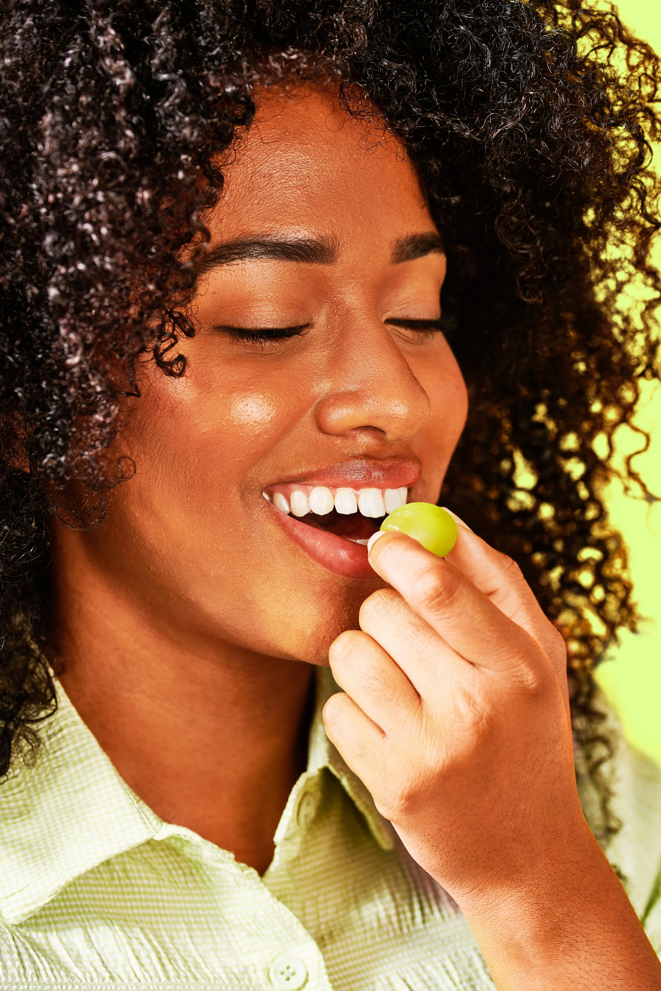 Fowler_Website_Woman-eating-grape-close-up-image--96965.jpg