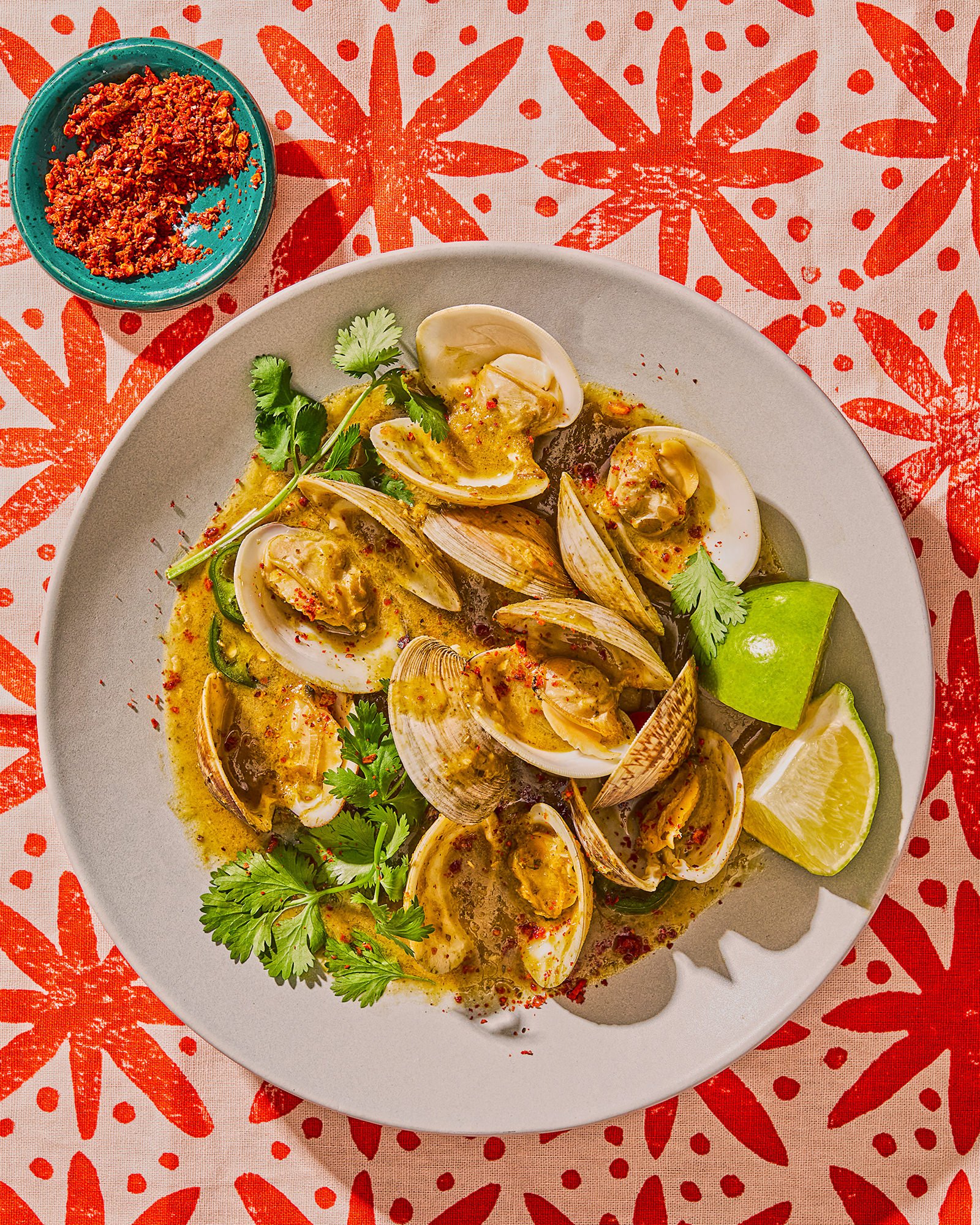 Commercial photography of a plate of clams