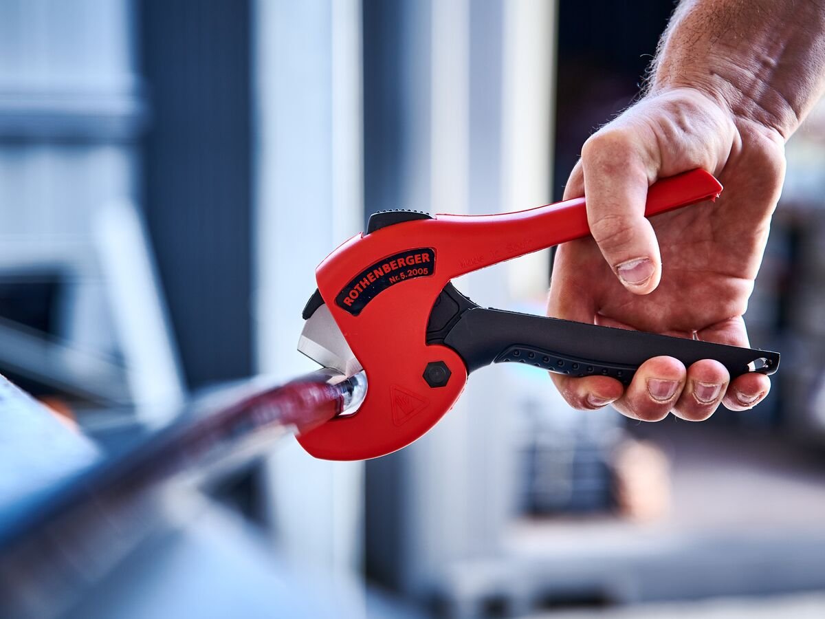Web_1200x900-Rothenberger Rocut Plastic Pipe Shears 26mm.jpg