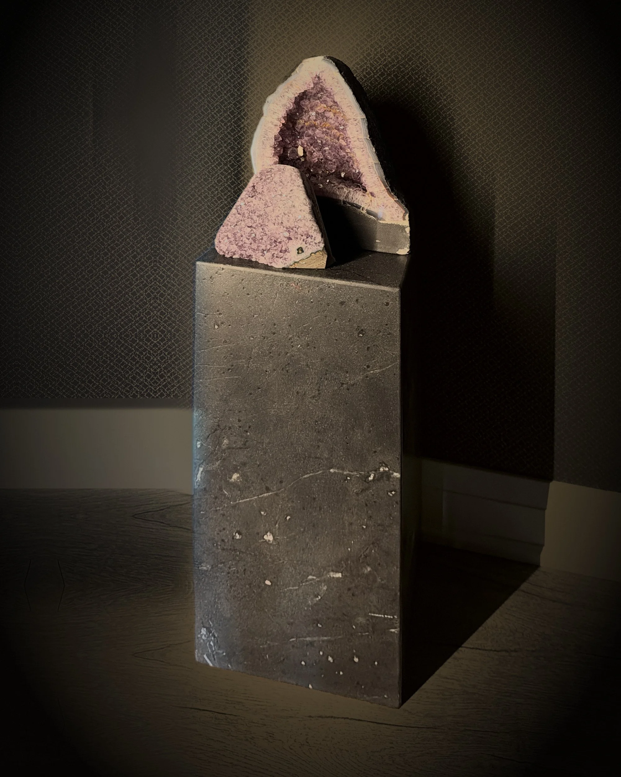 pedestal_v3_angle_4x5.jpg