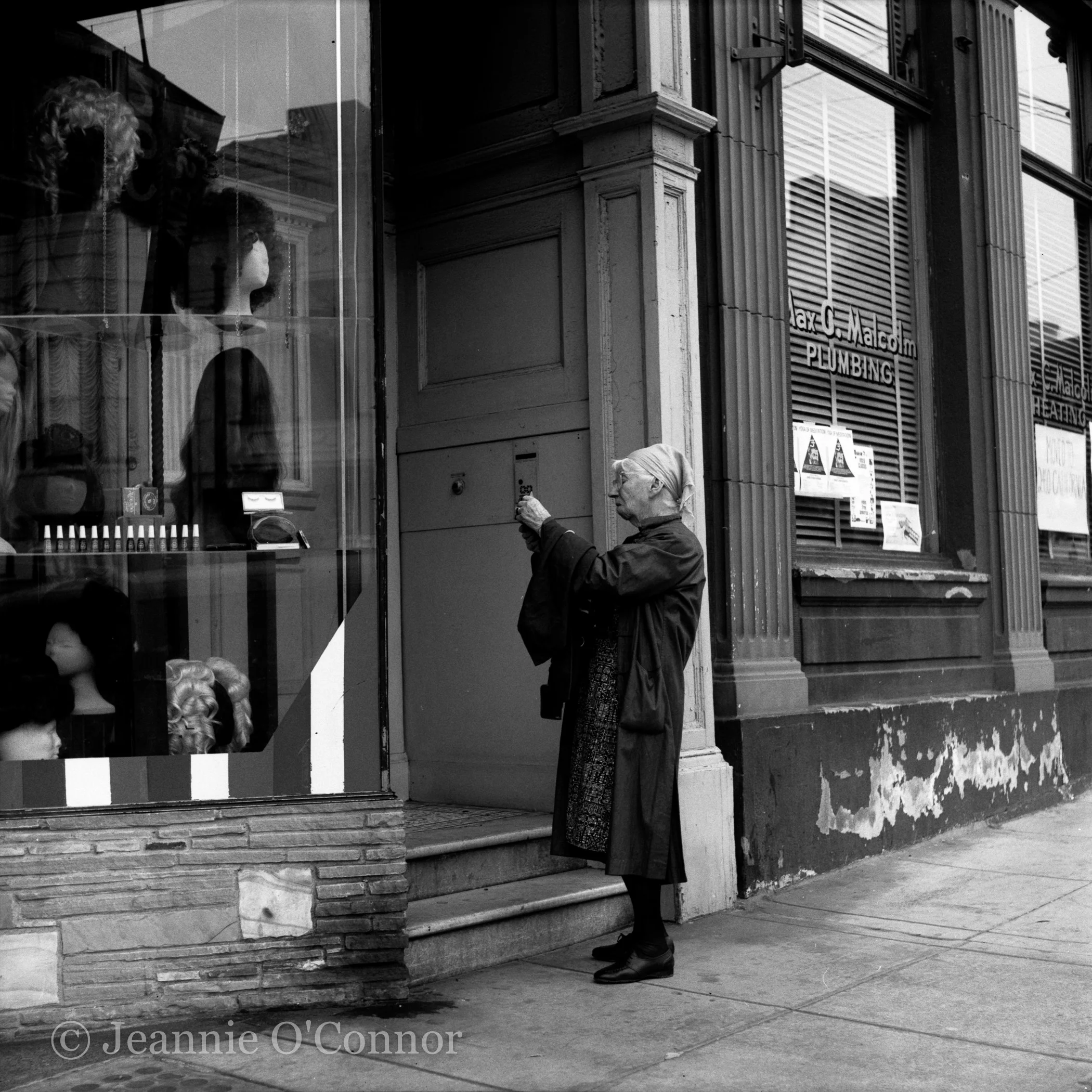 Imogen Cunningham taking a reading on Filmore Street, S.F.