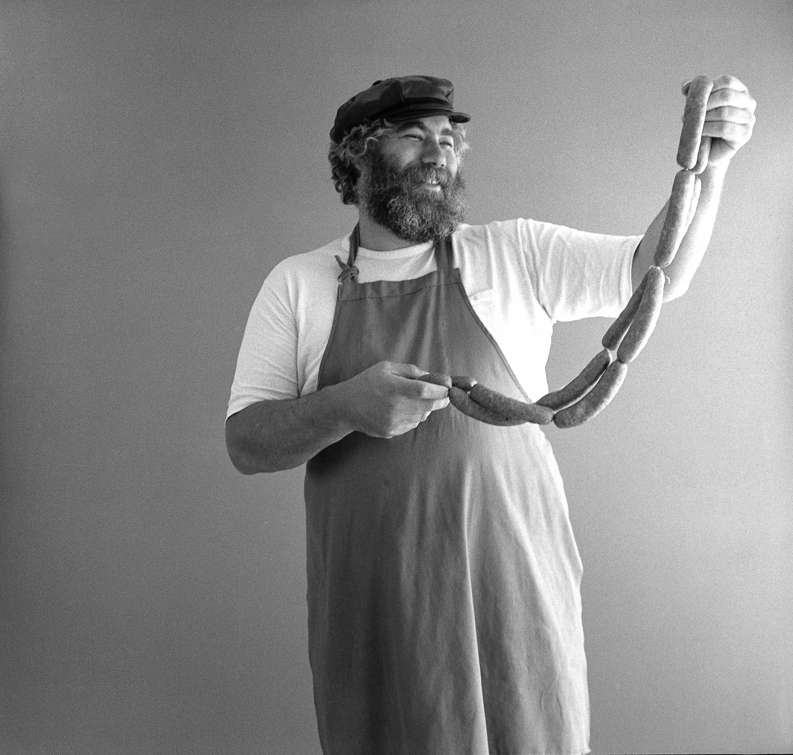 holding_sausages024.jpg