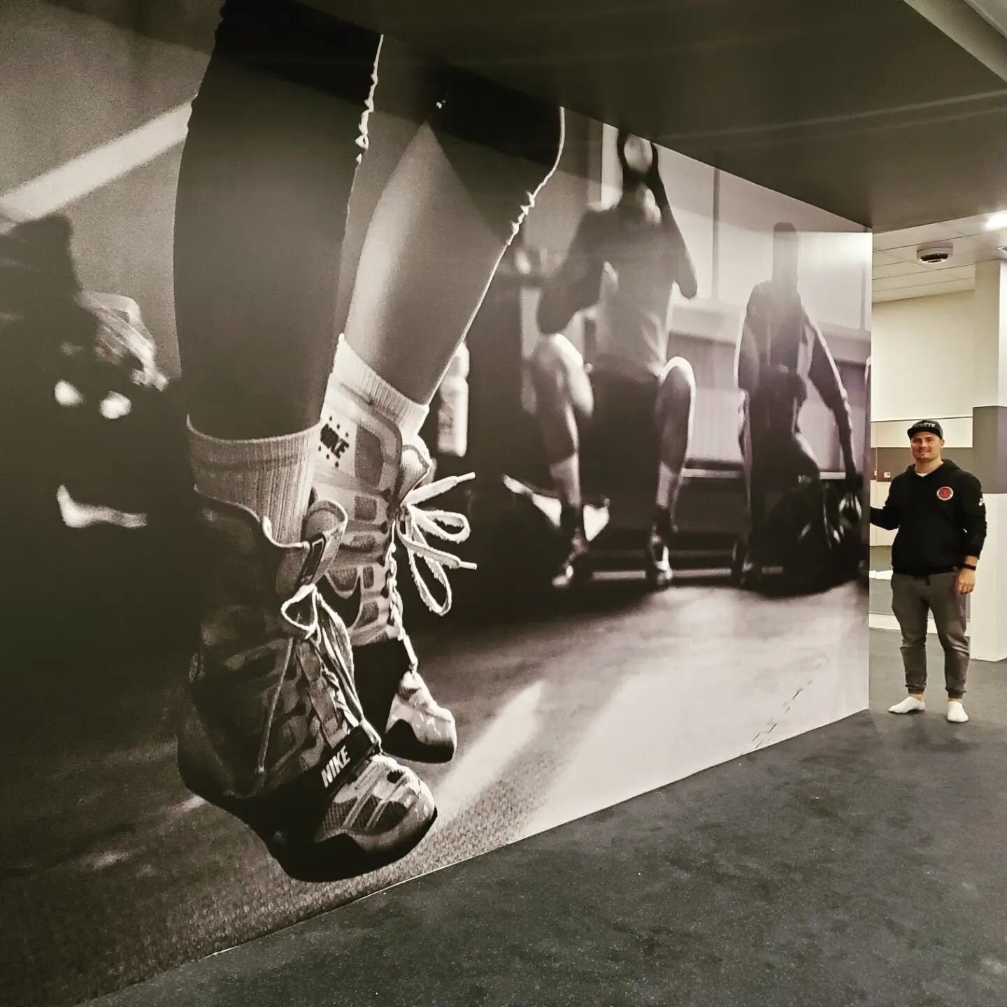 This awesome gym mural helps keep it's members inspired! Let's go! 💪💪💪 
Dallas for scale. #yegbusiness
#campvinyl #fitness #wallwrap #wallmural #exercise