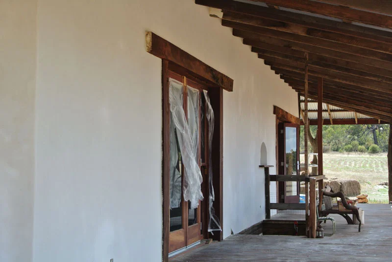 Straw bale lime render