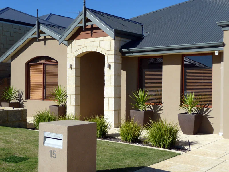 Acrylic render with mock limestone