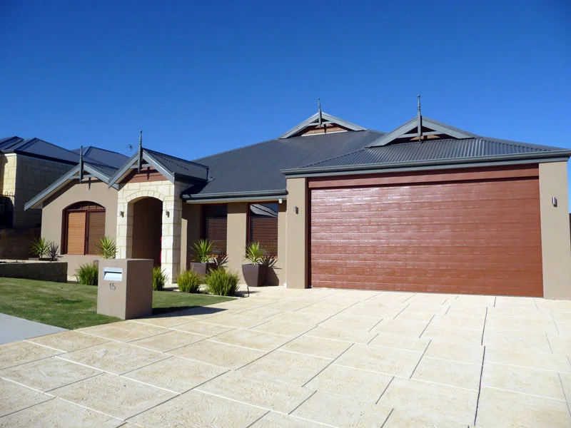 Acrylic render with mock limestone