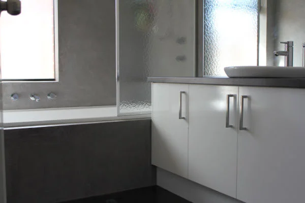 The bathroom after venetian plastering