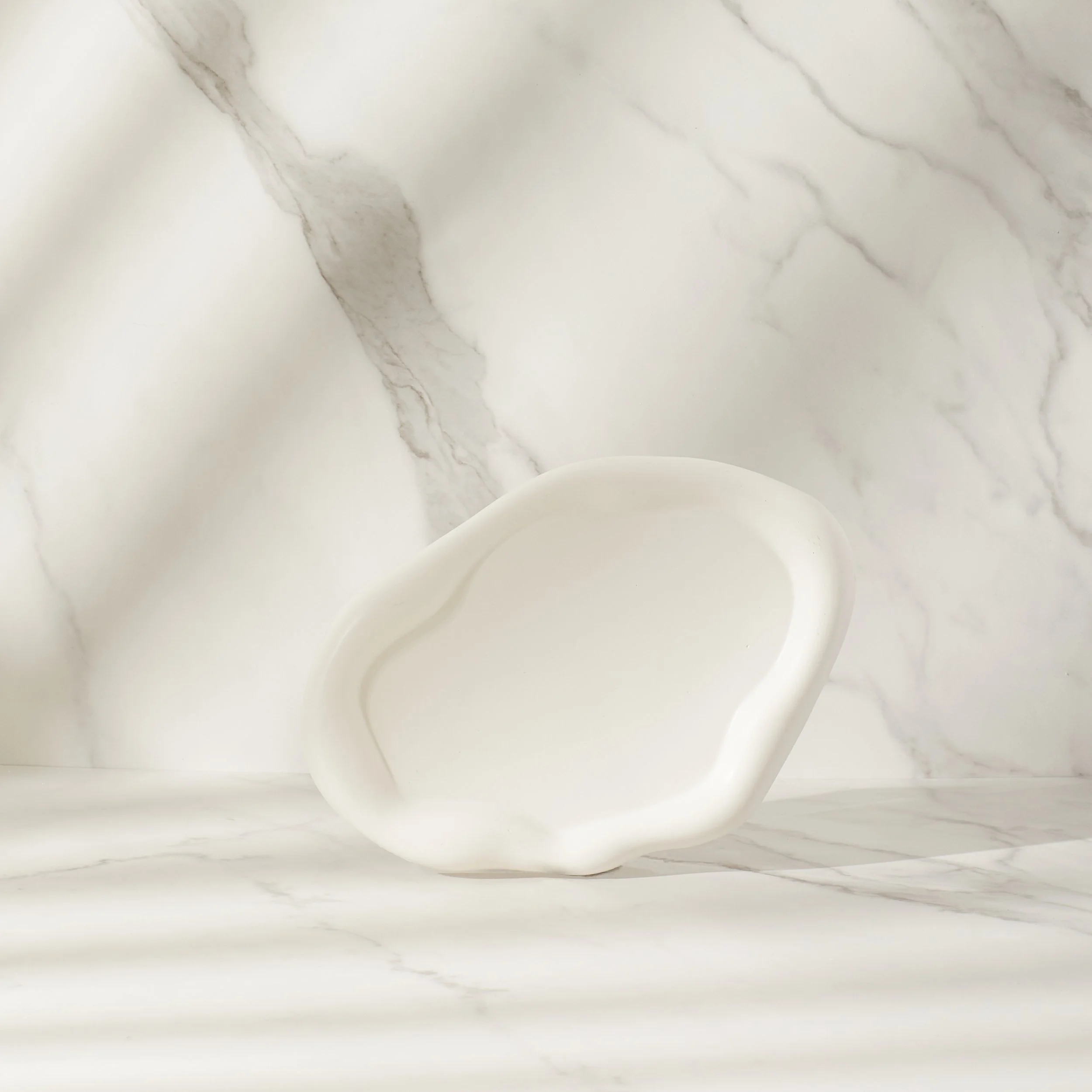Cloud Irregular Oval tray_Pearl White_2.jpg