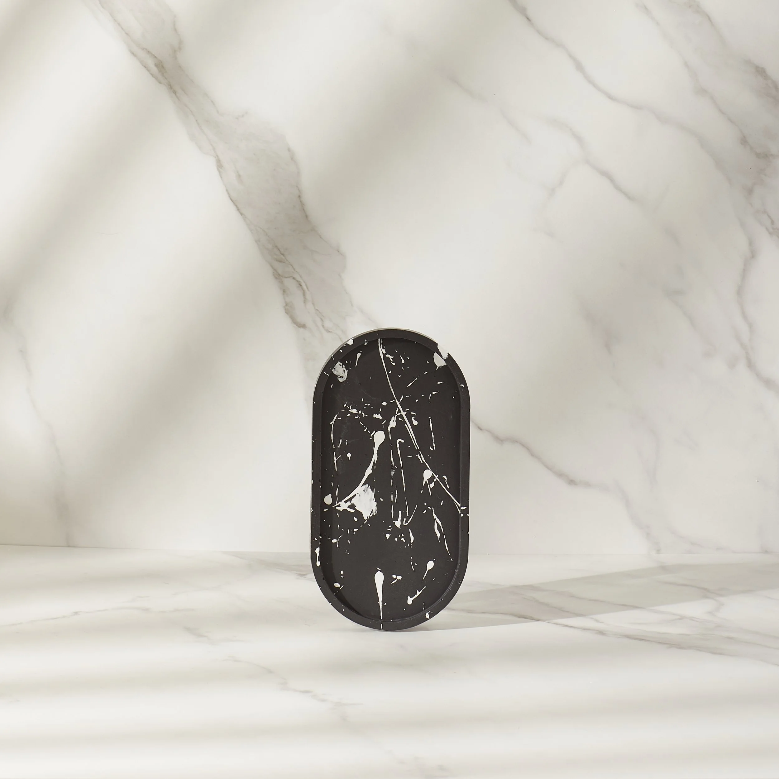 Oval tray_Pollack Black_1.JPG