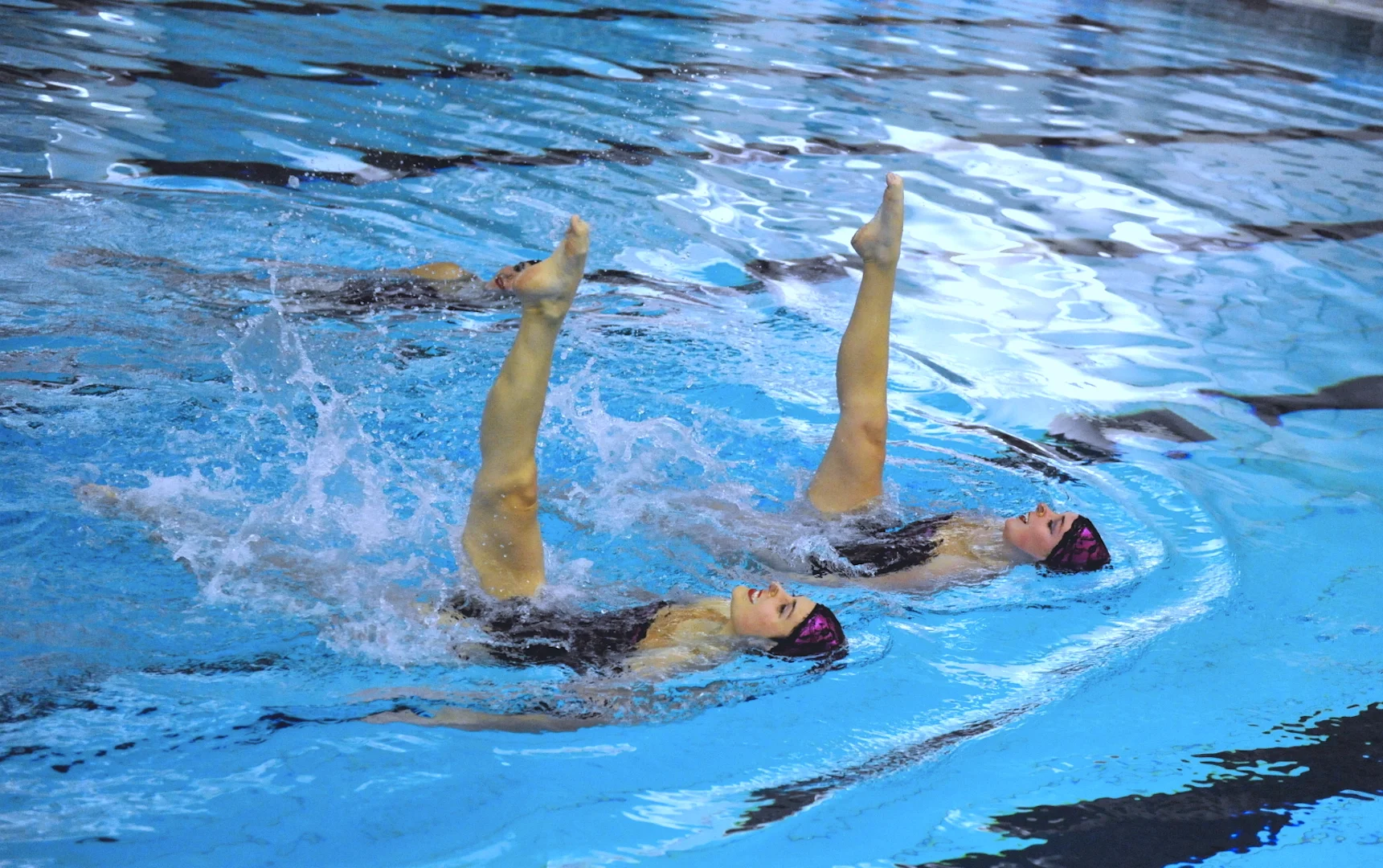 synchronized swimmers ballet legs