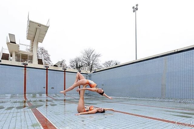 You work with what you got.

Right, @arnooo_inst ?
・・・
&quot;Un seul litre vous manque et tout est d&eacute;peupl&eacute;&quot;  #DanceEveryWhere #DanceEveryTime -
-
-
Starring @marine.mngn et @steph_brld -
-
-
Alors les nageuses et nageurs : pas tro