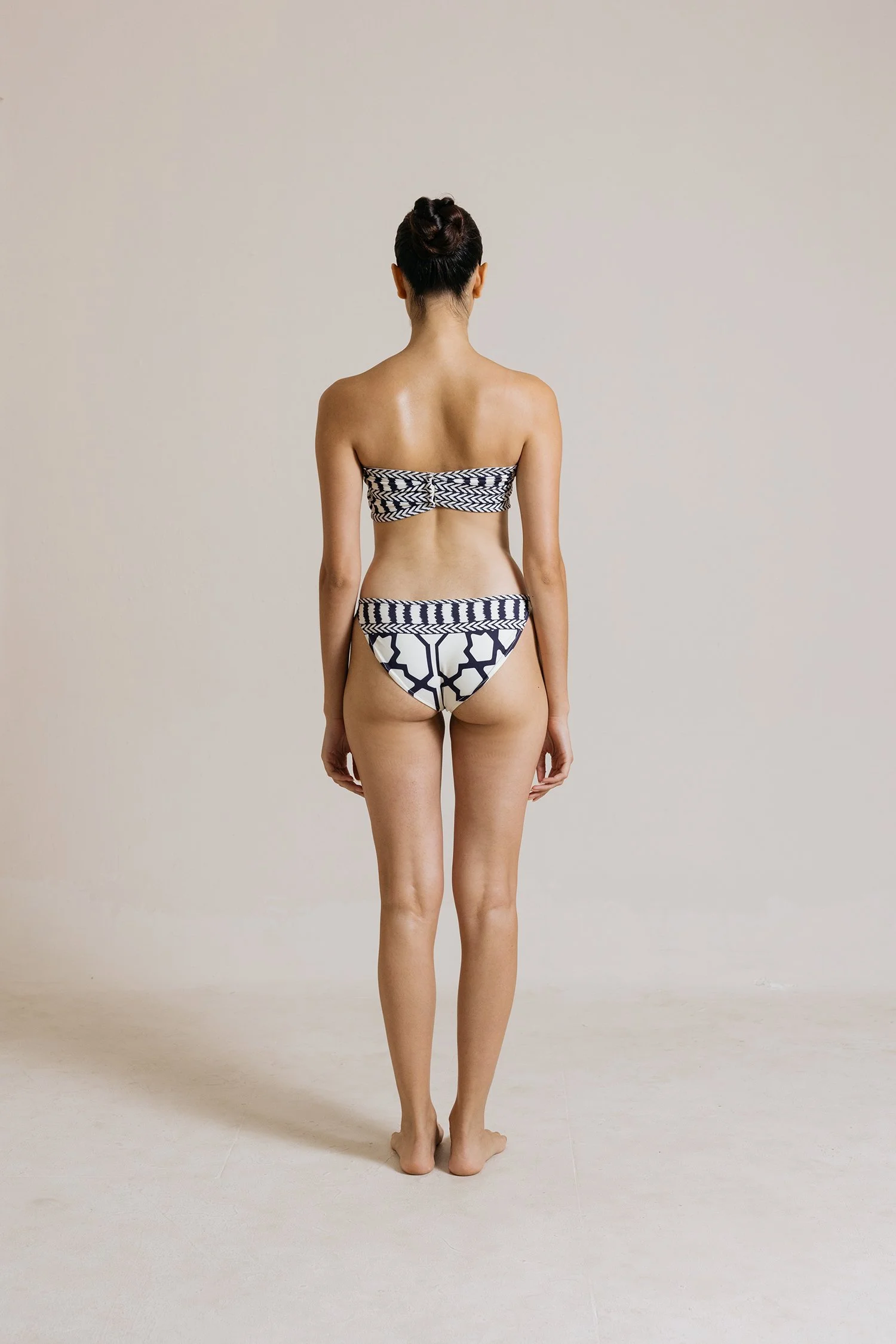 REINA BIKINI (4).jpg