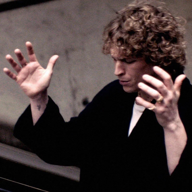 Congratulations @rhodesmusic ⚡️⚡️⚡️
A good man with a formidable talent. Couldn&rsquo;t be more pleased for you brother. So much more to come #rhodes #rhodesmusic #thisshouldntwork #newwork #music #video #director