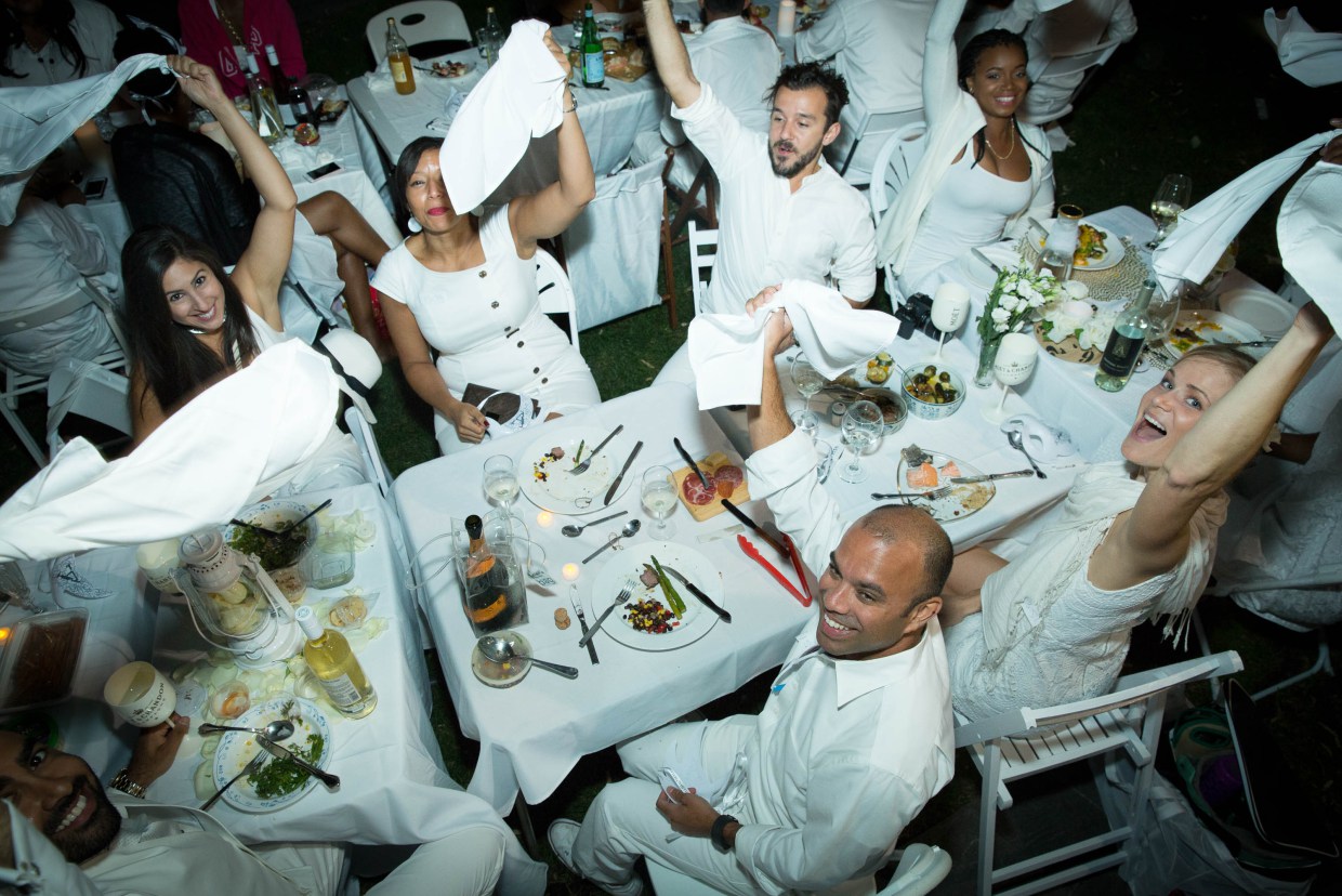 ( Photo courtesy of Dîner en Blanc. )