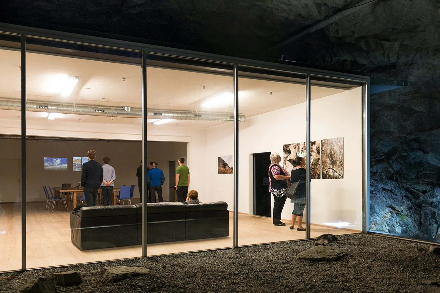 Ortsspezifische Präsentation im Seminarsaal des Felsenhotels La Claustra, Airolo 2015Das Felsenhotel befindet sich in einer ausgedienten Festungsanlage in Mitten des Gotthardmassivs.