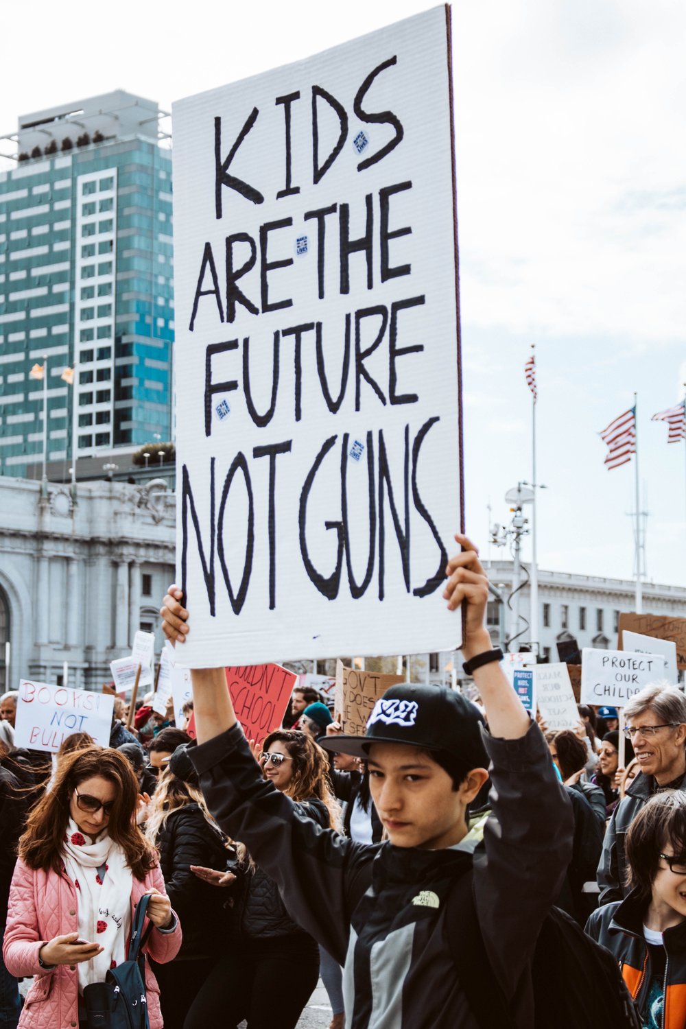 “Niños son el futuro, no pistolas”