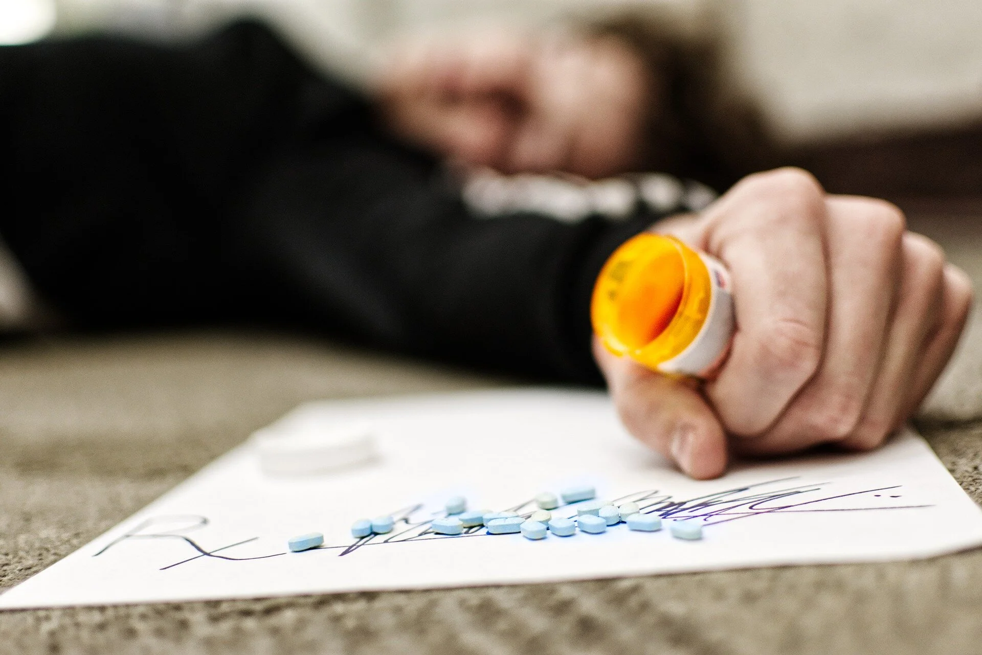 drugs-4260911_1920.jpg