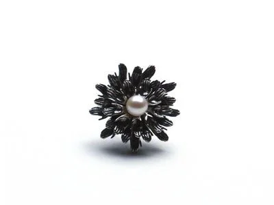 Last Day_Artwork_Metals_Wearables_hand brooch (2).jpg