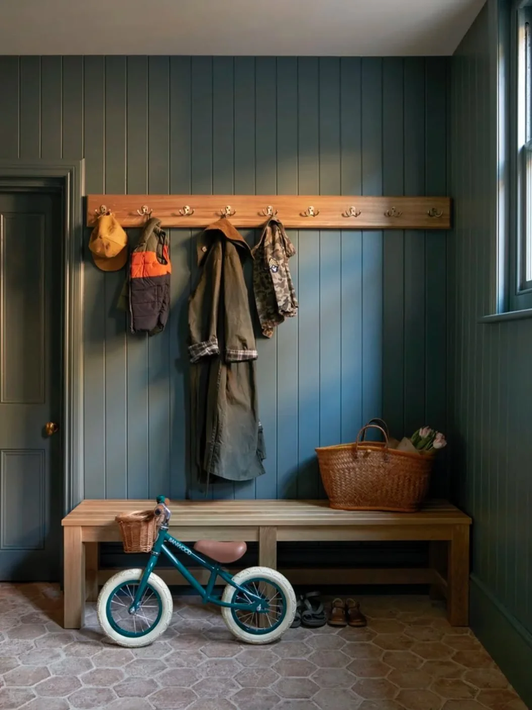 BOOT ROOM &bull; PORCH &bull; 🥾 👢 🍂 &hellip;
In preparation for the autumn|winter weather, it&rsquo;s really handy if you&rsquo;re able to allocate space in your home for muddy boots and wet coats. Wonderful if you can designate a full room for bo