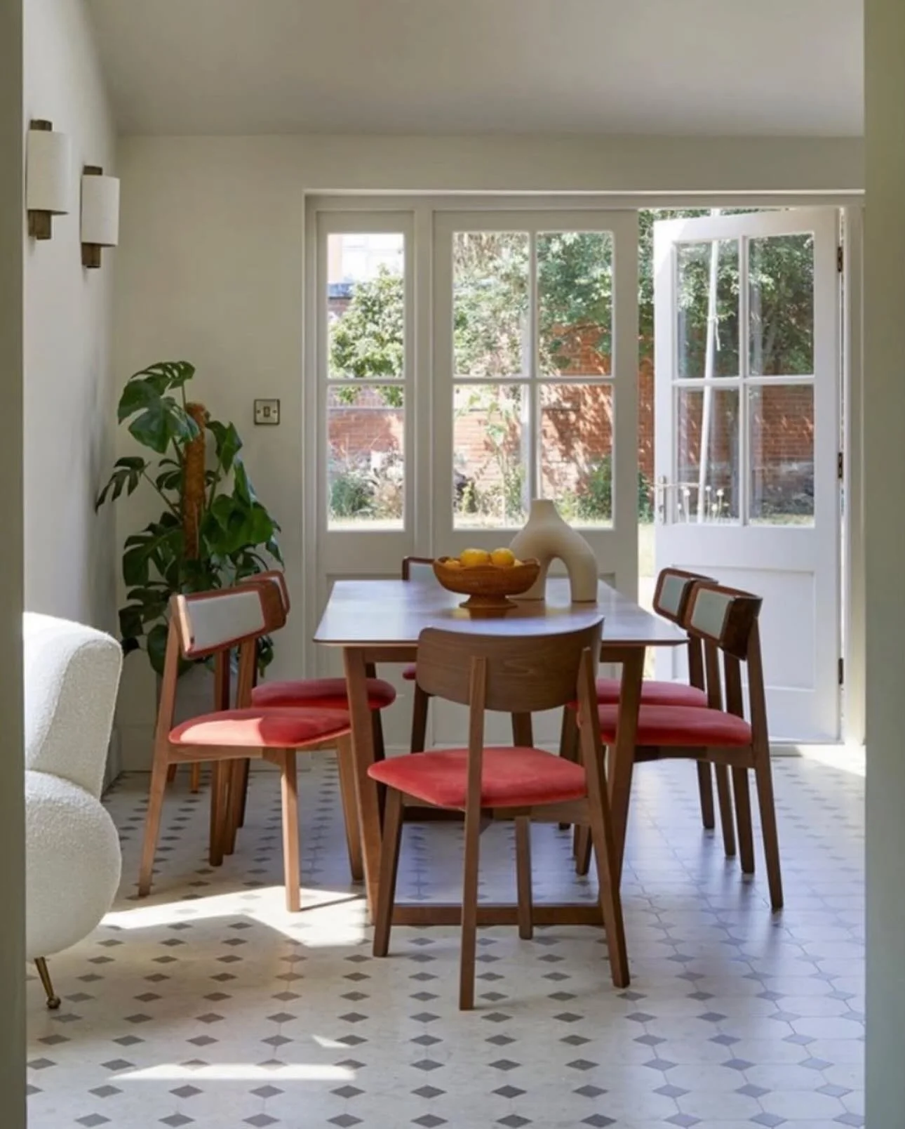 KITCHEN COLOUR &bull; thought I would share some colour to brighten up this rainy week. We embraced colour in this open plan kitchen diner to create a beautiful welcoming family space.
.
.
#openplanliving #colour #kitchen