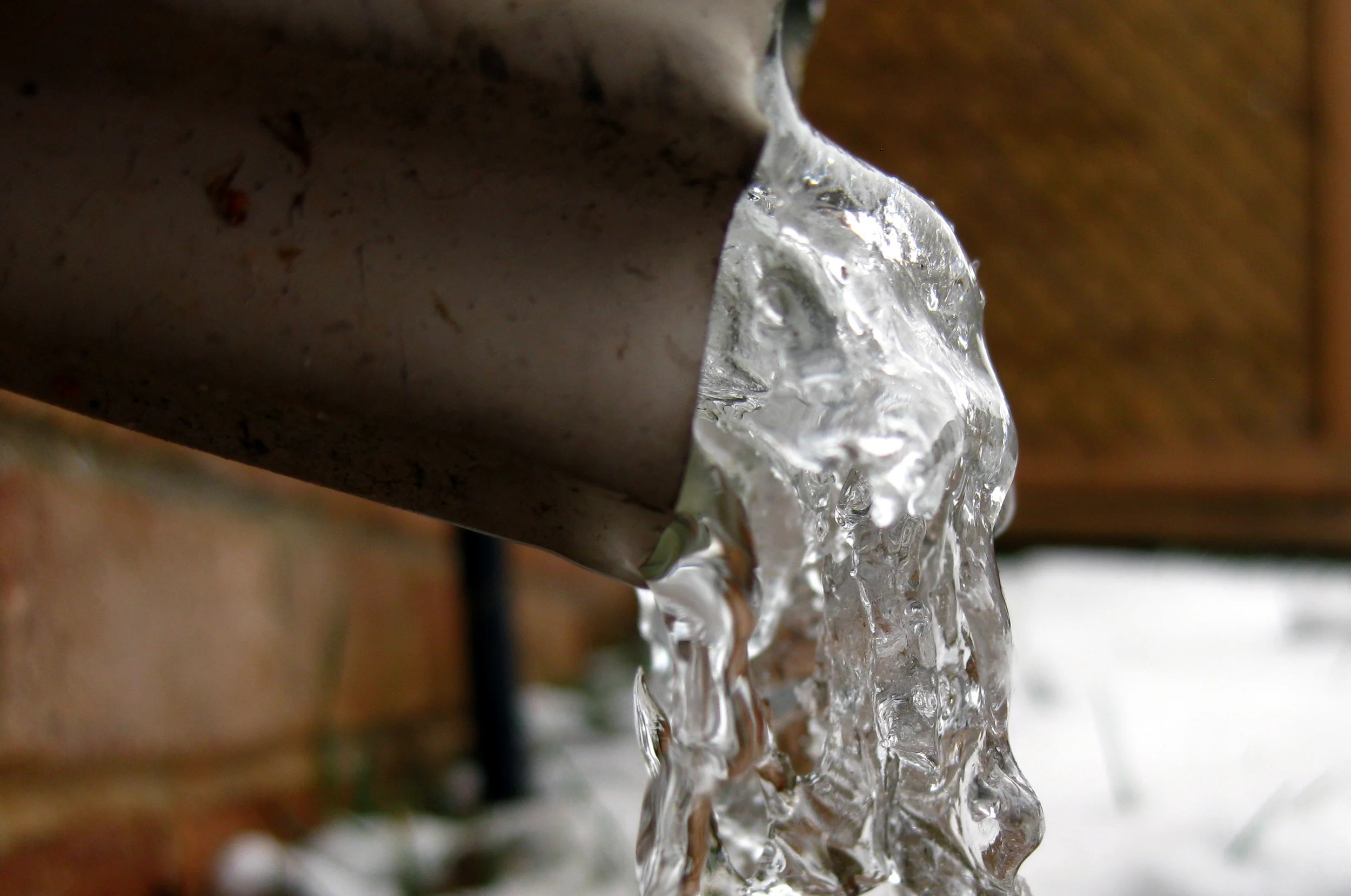 How to prevent frozen pipes