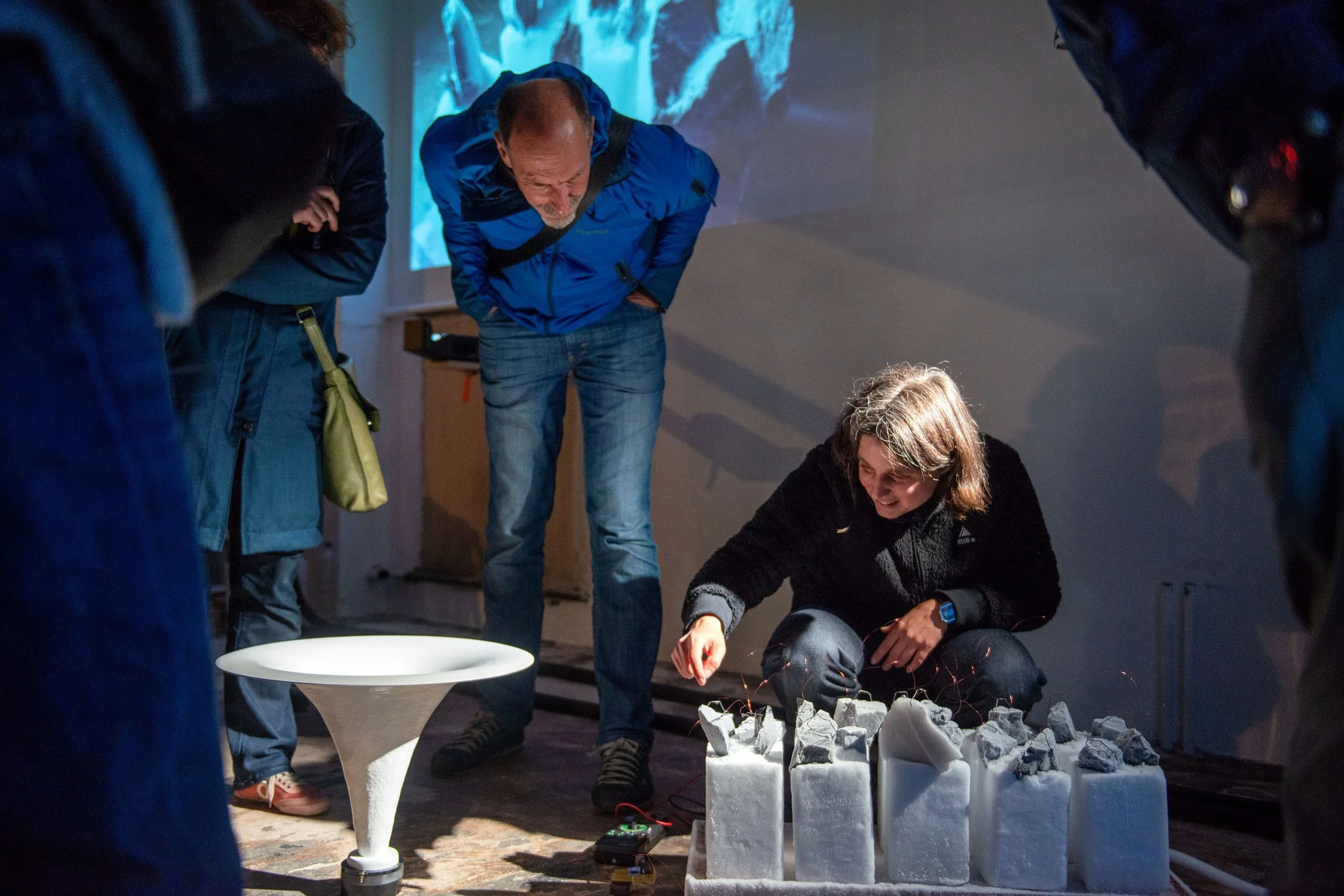 Ausstellung “Schnee, Eis, Kohle &amp; Silizium” von Anna Comiotto, November 2018Kuration: Samuel Rauber