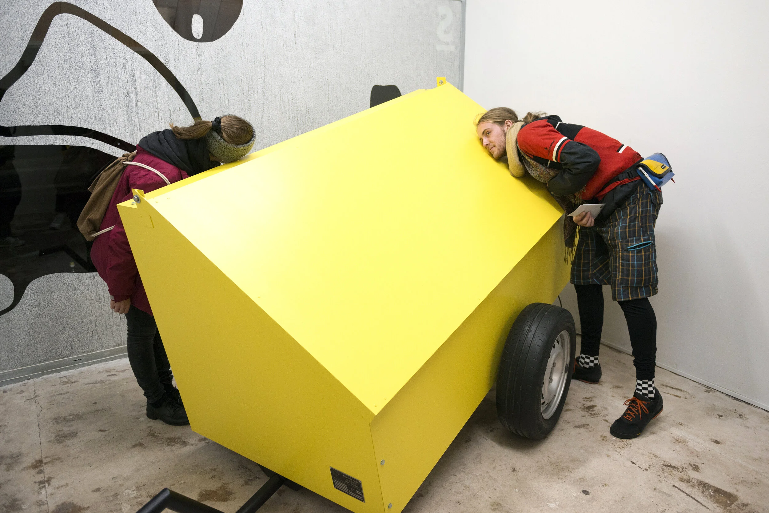 Ausstellung “Peinture Jaune” von Adrian Fernandez Garcia,Aurélien Martin, Caroline Bourrit, Johanna Martins, Pauline Cordierund Vicente Lesser, November 2019Kuration: Samuel Rauber
