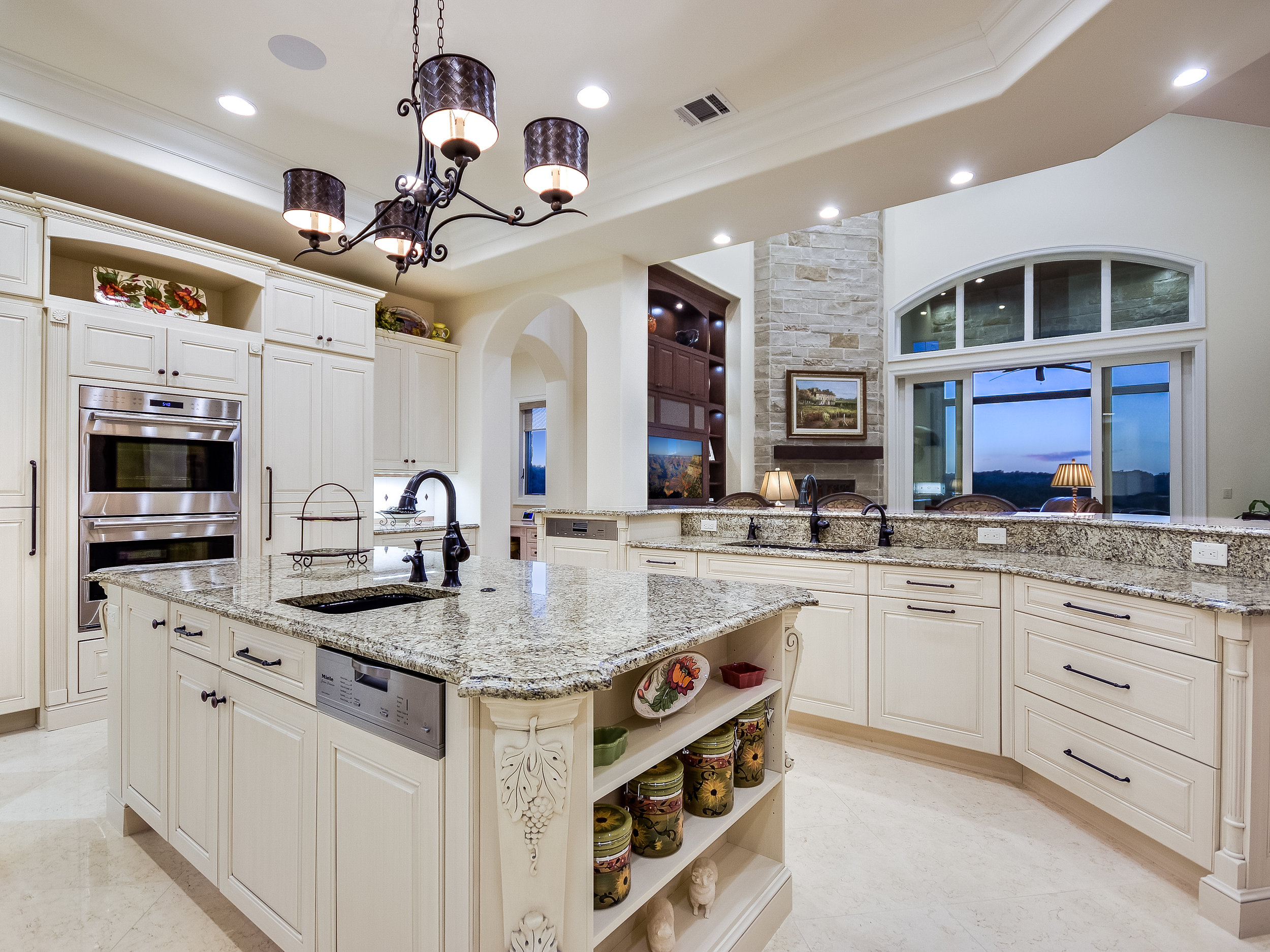 021_Kitchen 2.jpg