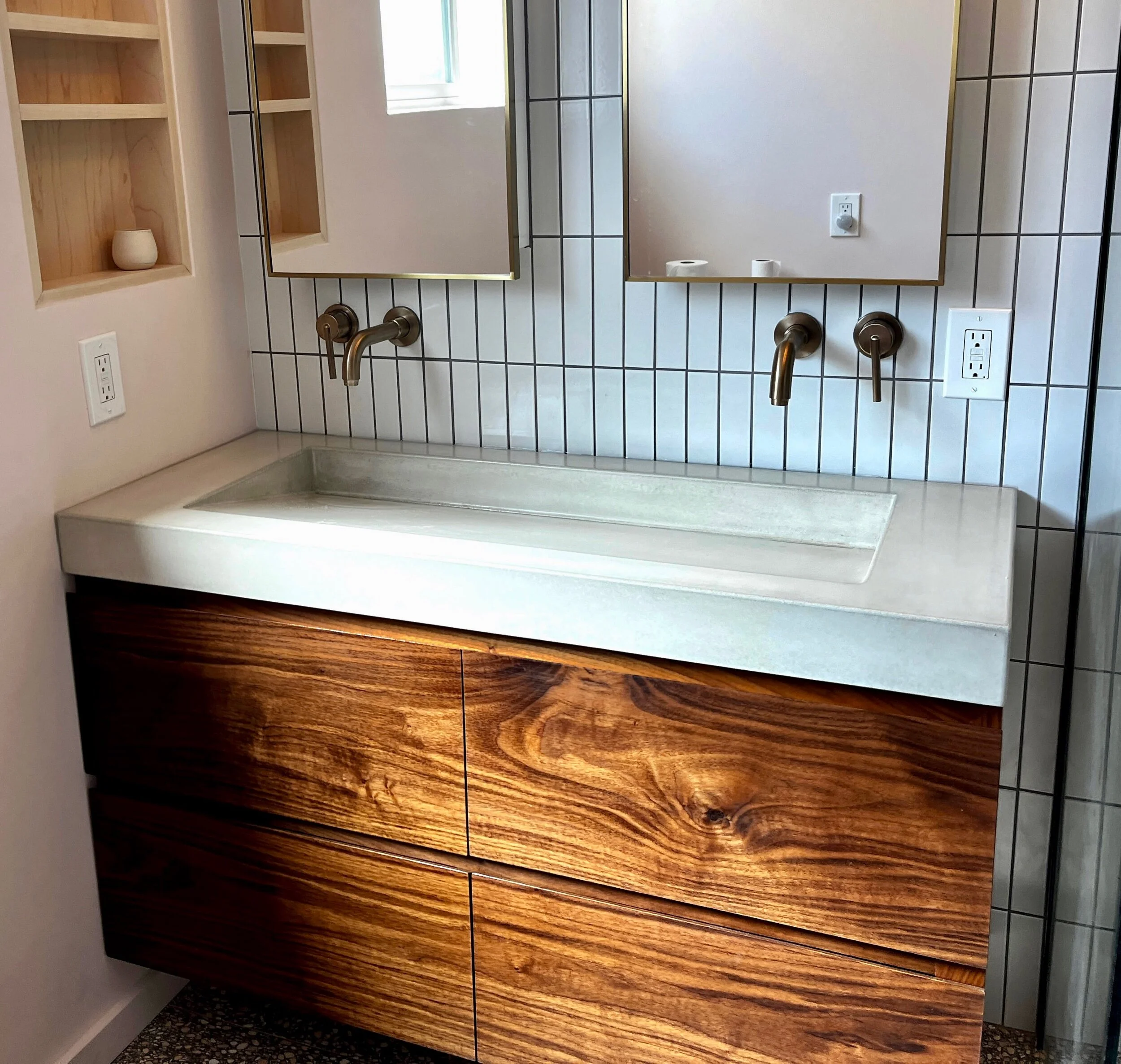 BB3EDA2E-5398-405B-86F7-C7F670254D4A