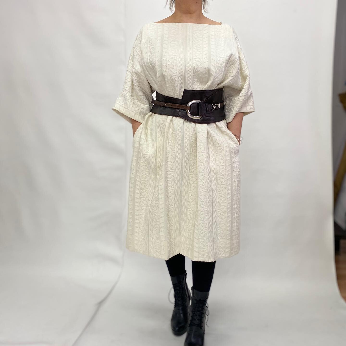 Ahhhh!This dress!!!One of a kind,100% jacquard cotton!Belt is not included(but you can have it😃)One size-fits modern,urban women!
#offwhitedress #urbanfashion #fashionover50 #winterwear #oneofakind #slowfashionmovement #minimalistfashion #minimalist