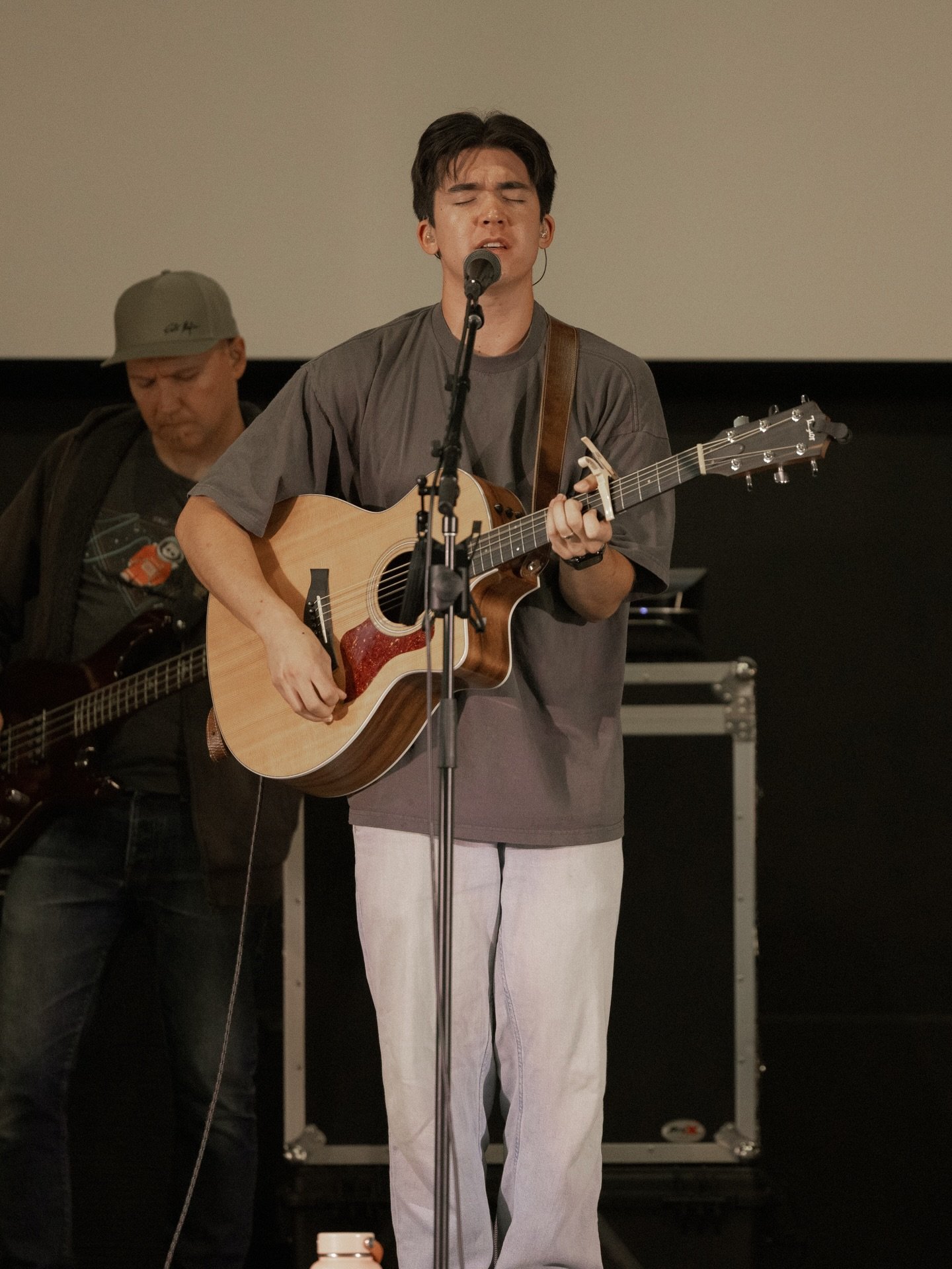 Open our eyes, Lord
We want to see Jesus ❤️&zwj;🔥

What a powerful Sunday. Huge thanks to @cherylbeloved for coming out and bringing the word. We are in awe of how God loves to show up when His people gather.

#frontierpasadena