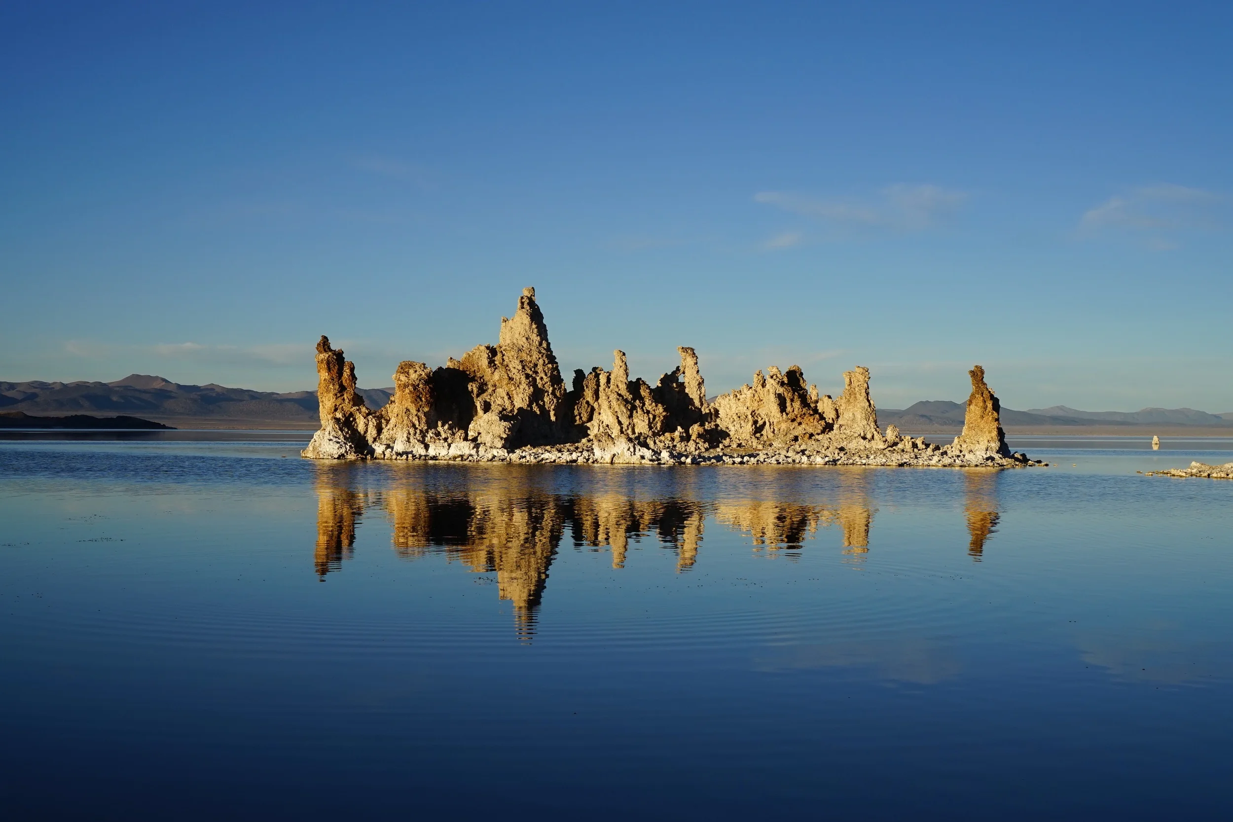 MONO LAKE AND THE COMING WINTER