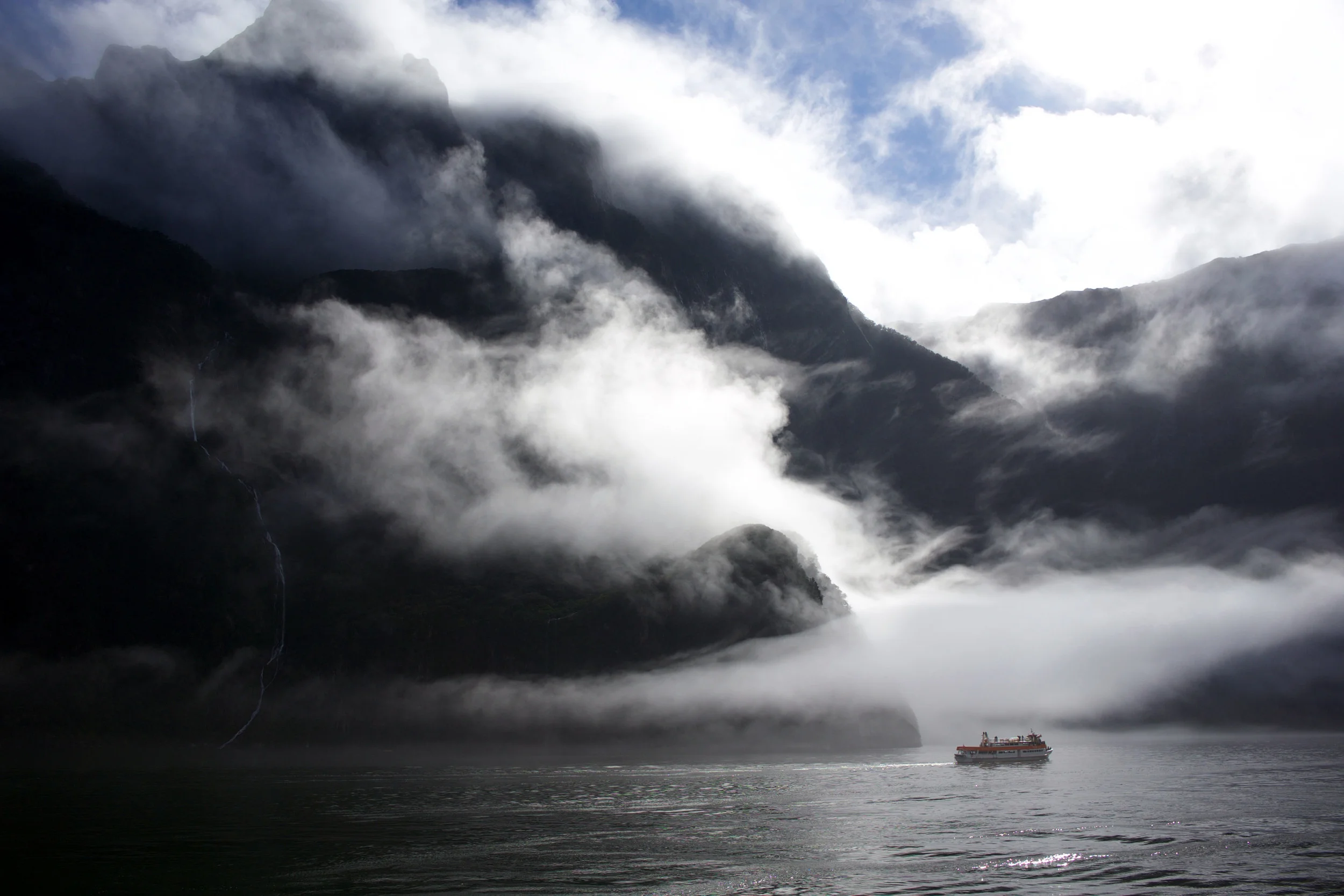 THE MILFORD TRACK - DAYS 4/5 - QUINTIN LODGE TO MITRE PEAK LODGE