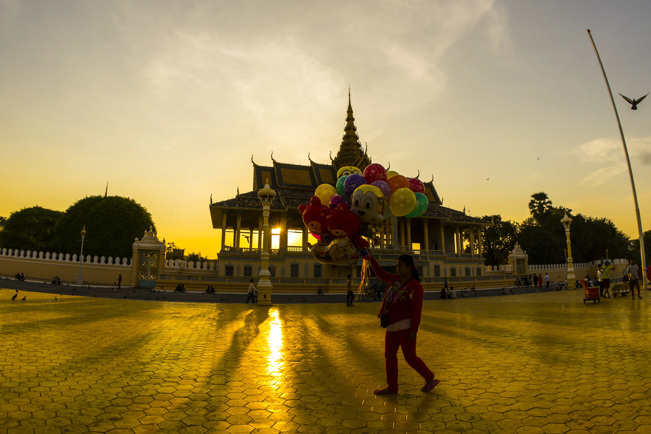 PHNOM PENH ROYAL PALACE AT SUNSET
