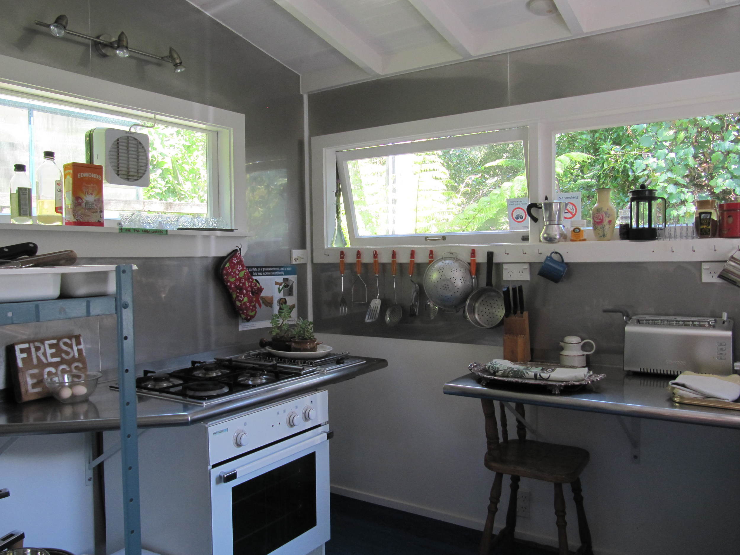 Guest kitchen