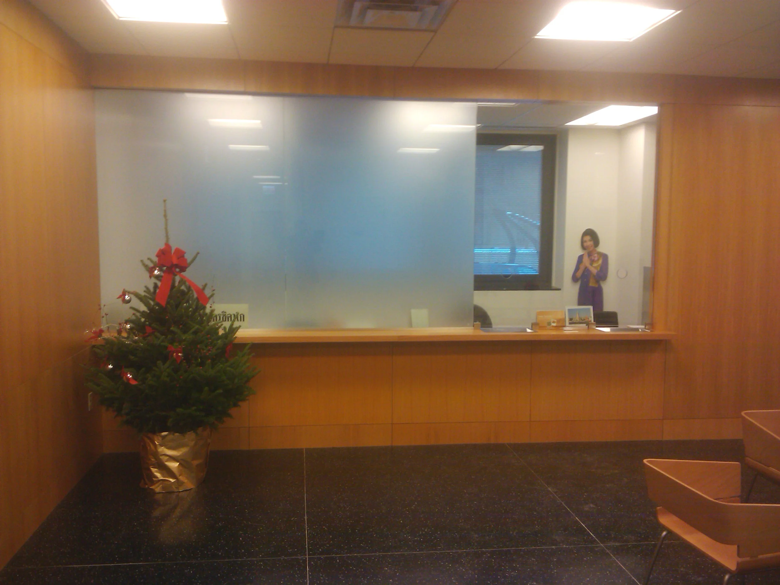 Royal_Thai_Consulate_General_Lobby_South.jpg