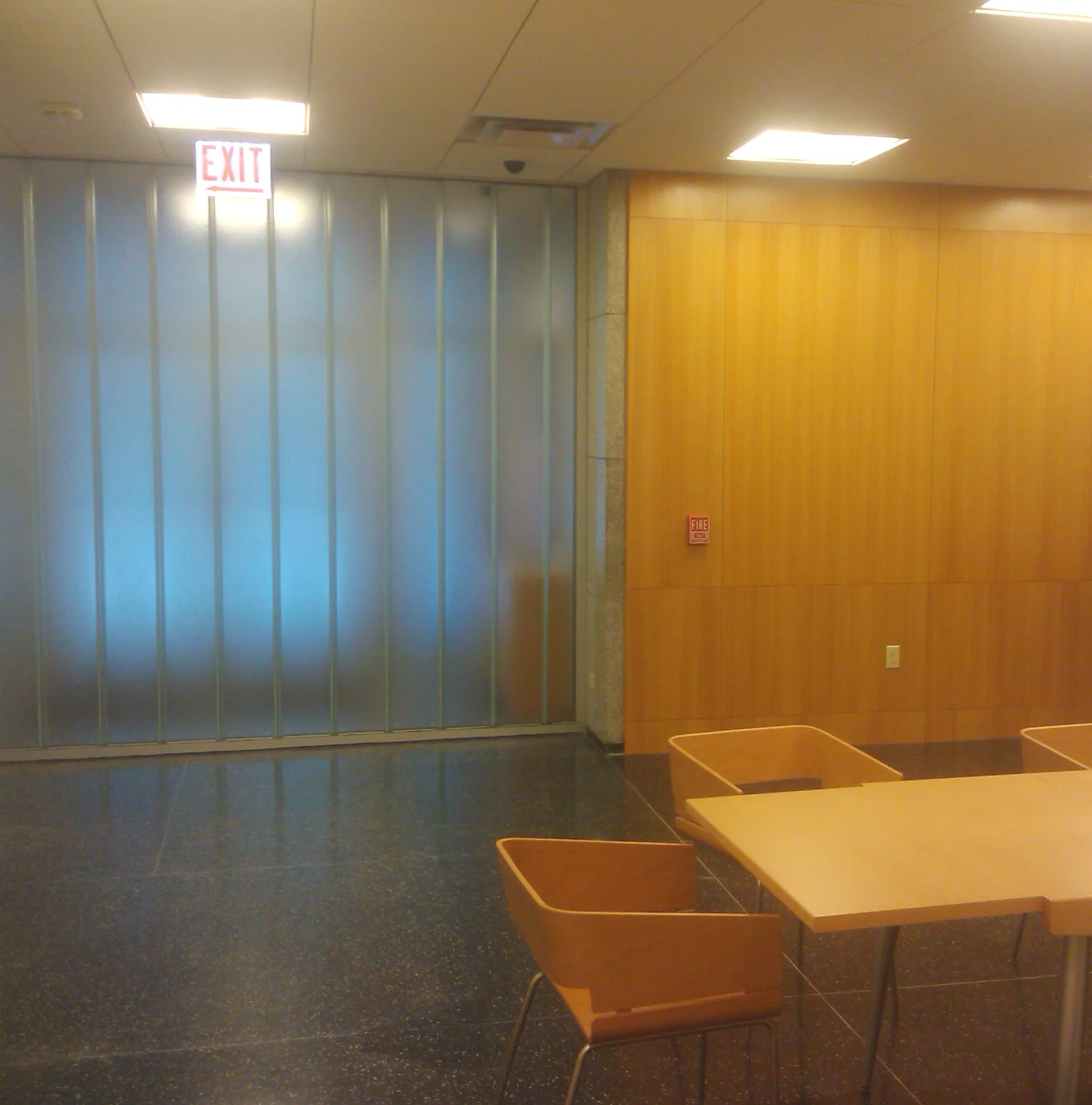 Royal_Thai_Consulate_General_Lobby_East.jpg