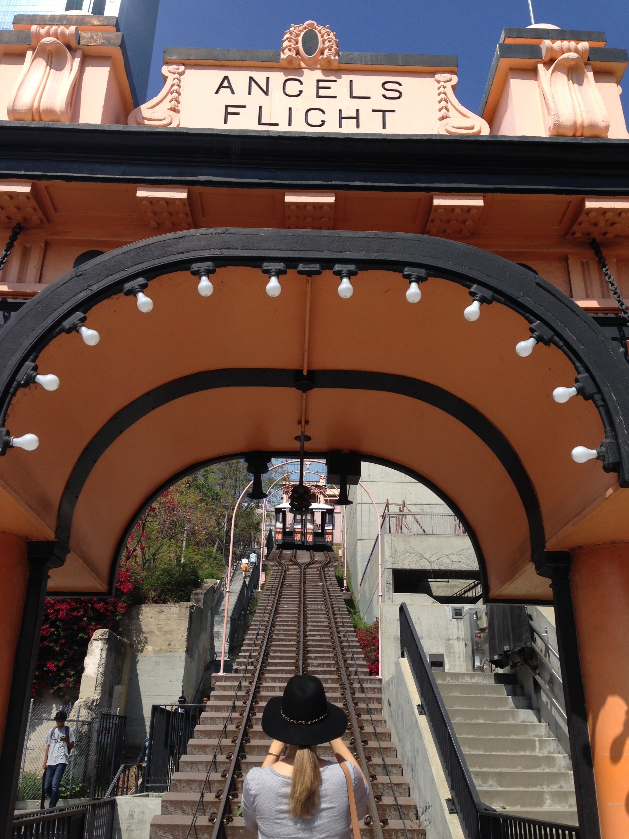 Los_Angeles_Downtown_Oyster_Gourmet_1Downtown Los Angeles Angels Flight