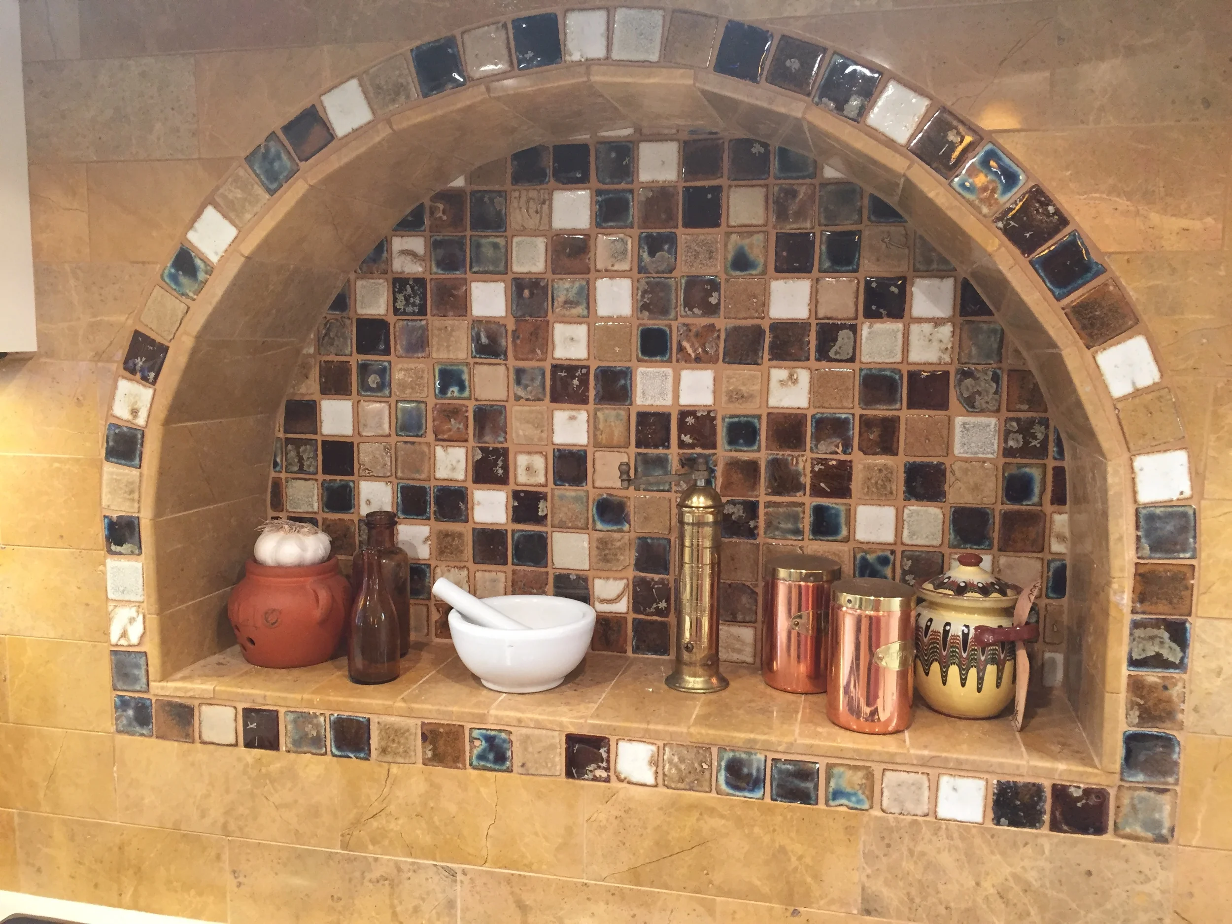 Detail of the recessed niche, gives a place for salt and seasoning.