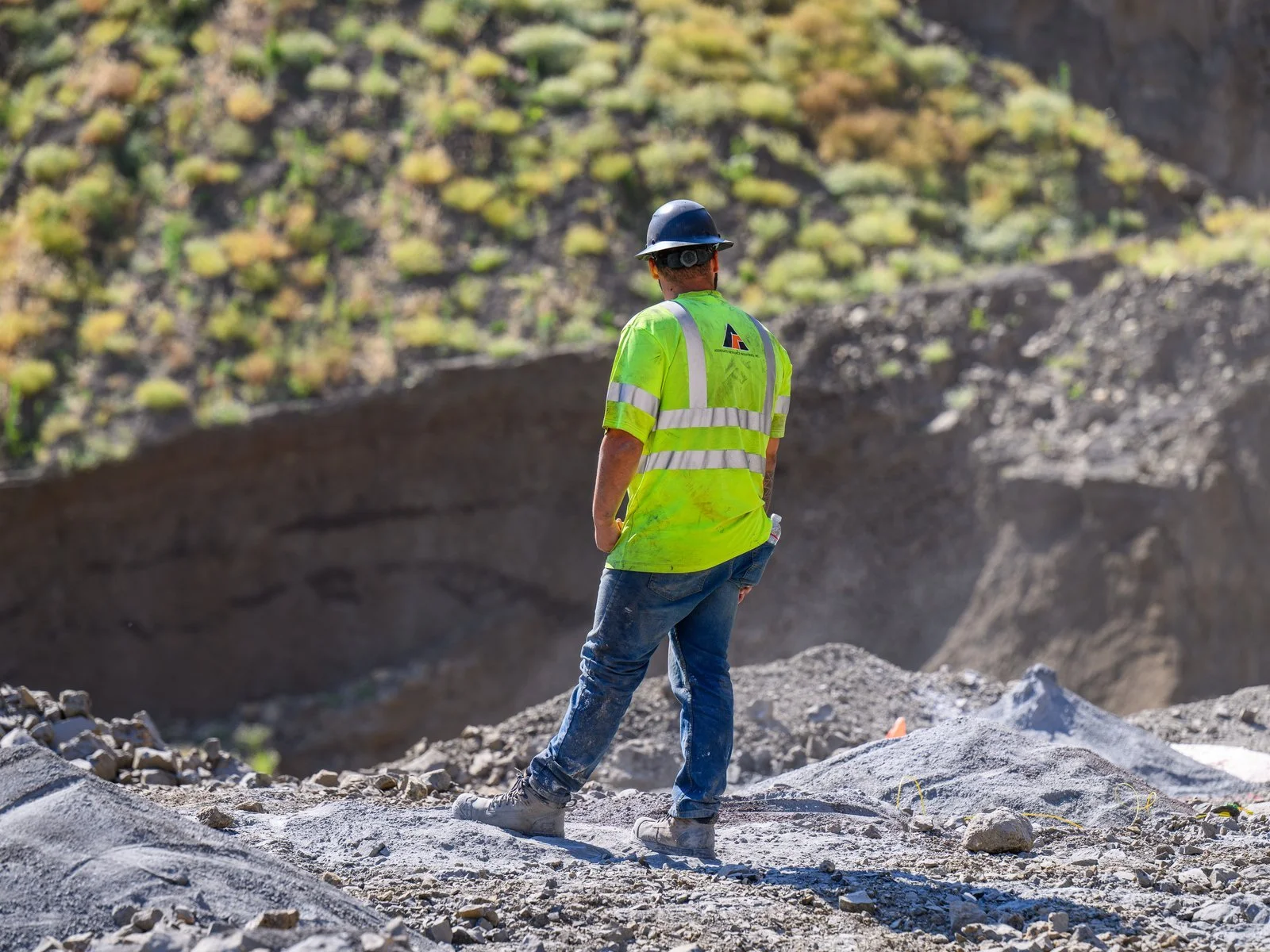 ARI_Blaster_in_Charge_inspecting_site.jpg