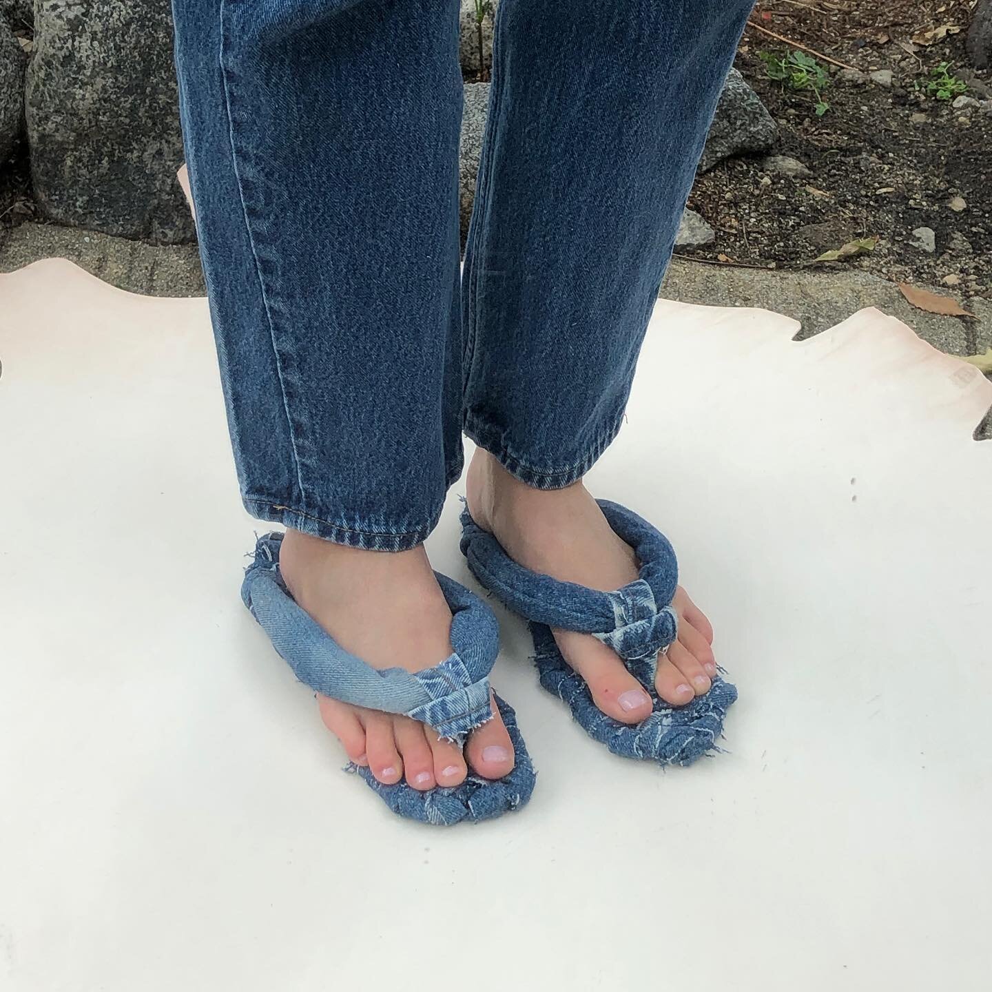 The place where sandals &amp; slippers meet - the Japanese Zori slipper

I&rsquo;ve been thinking about spring/summer slippers and came across Zori slippers. To be clear, I&rsquo;d never make these to sell (Zori have deep roots in Japanese culture) b